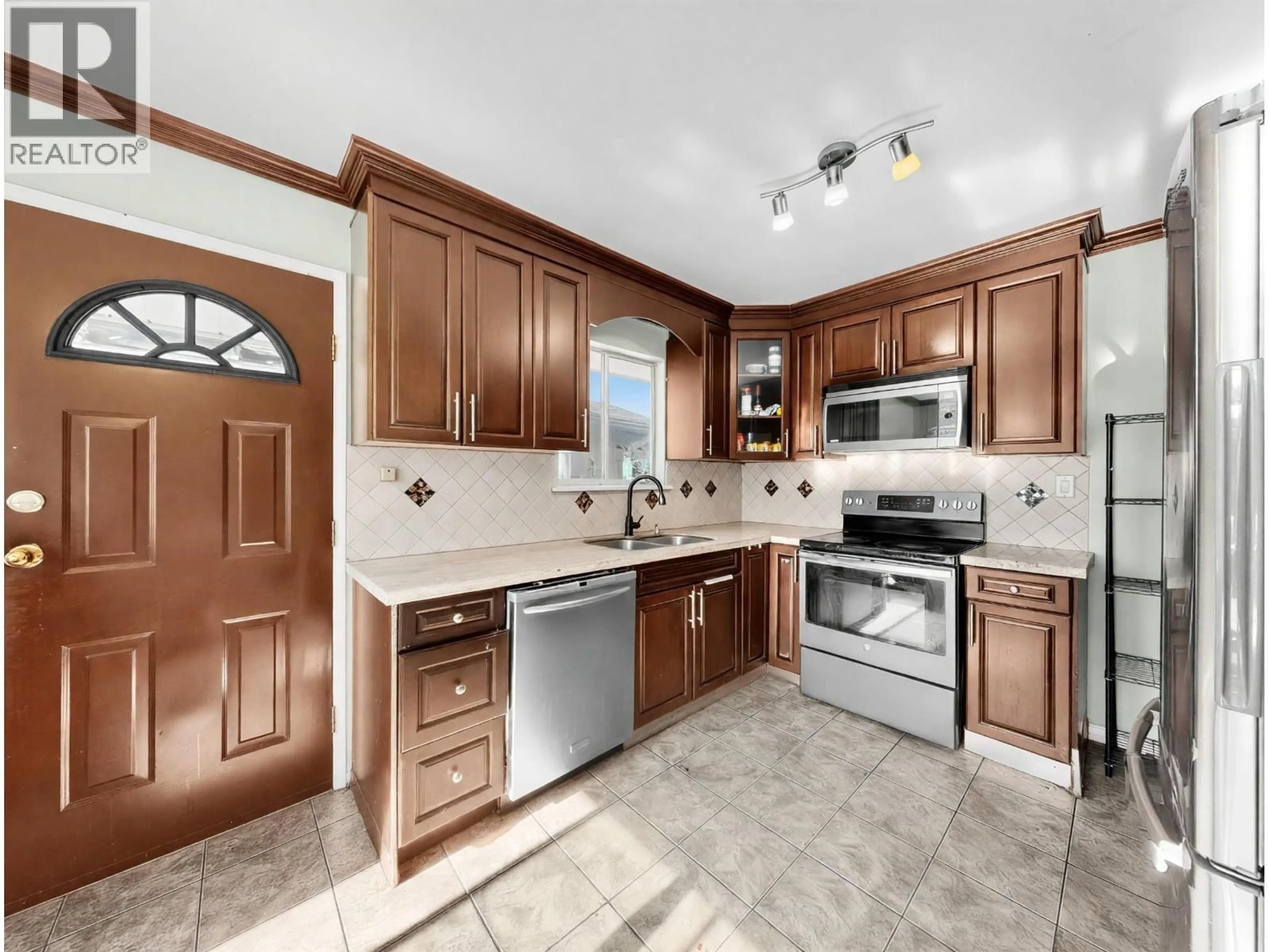 Unknown for 6654 LINDEN AVENUE, Burnaby British Columbia V5E3G4