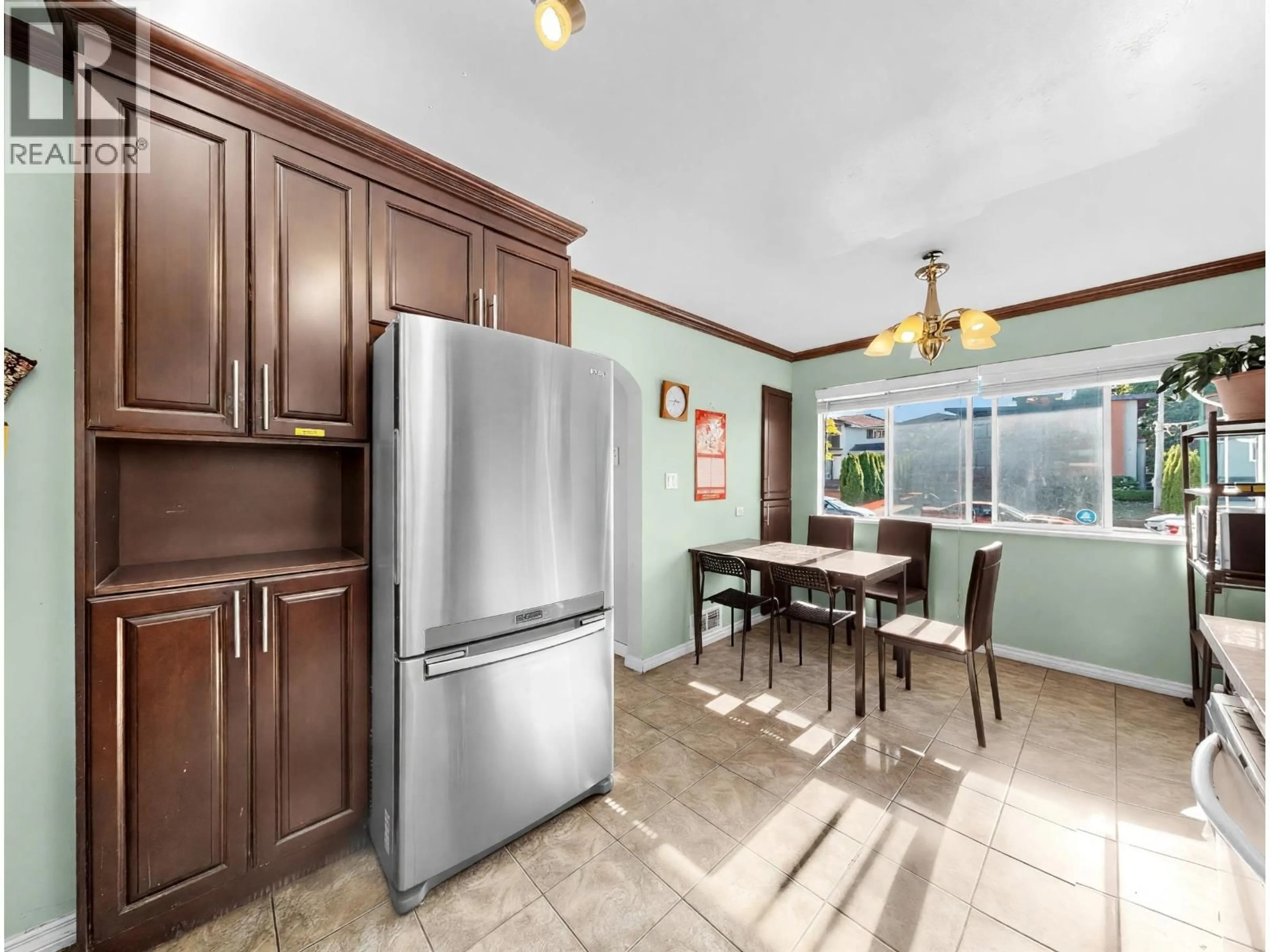 Open concept kitchen, ceramic/tile floor for 6654 LINDEN AVENUE, Burnaby British Columbia V5E3G4