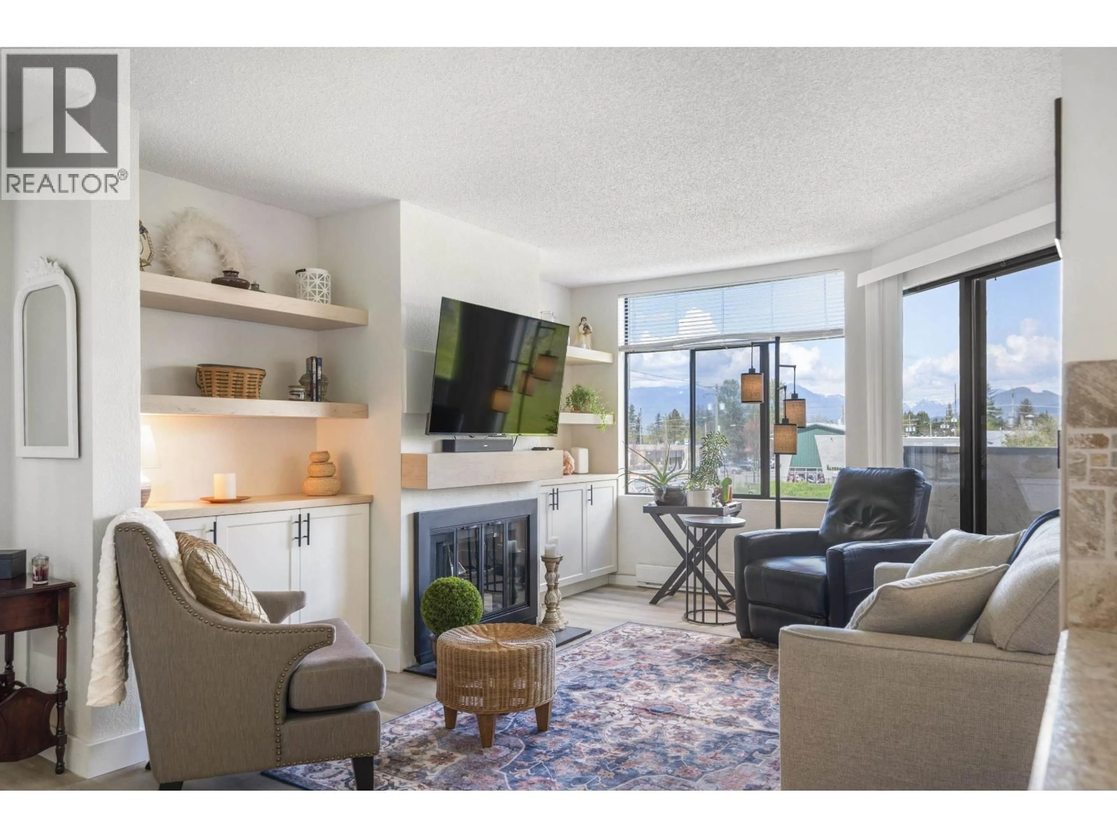 Living room with furniture, unknown for 32 - 11900 228 STREET, Maple Ridge British Columbia V2X6L9