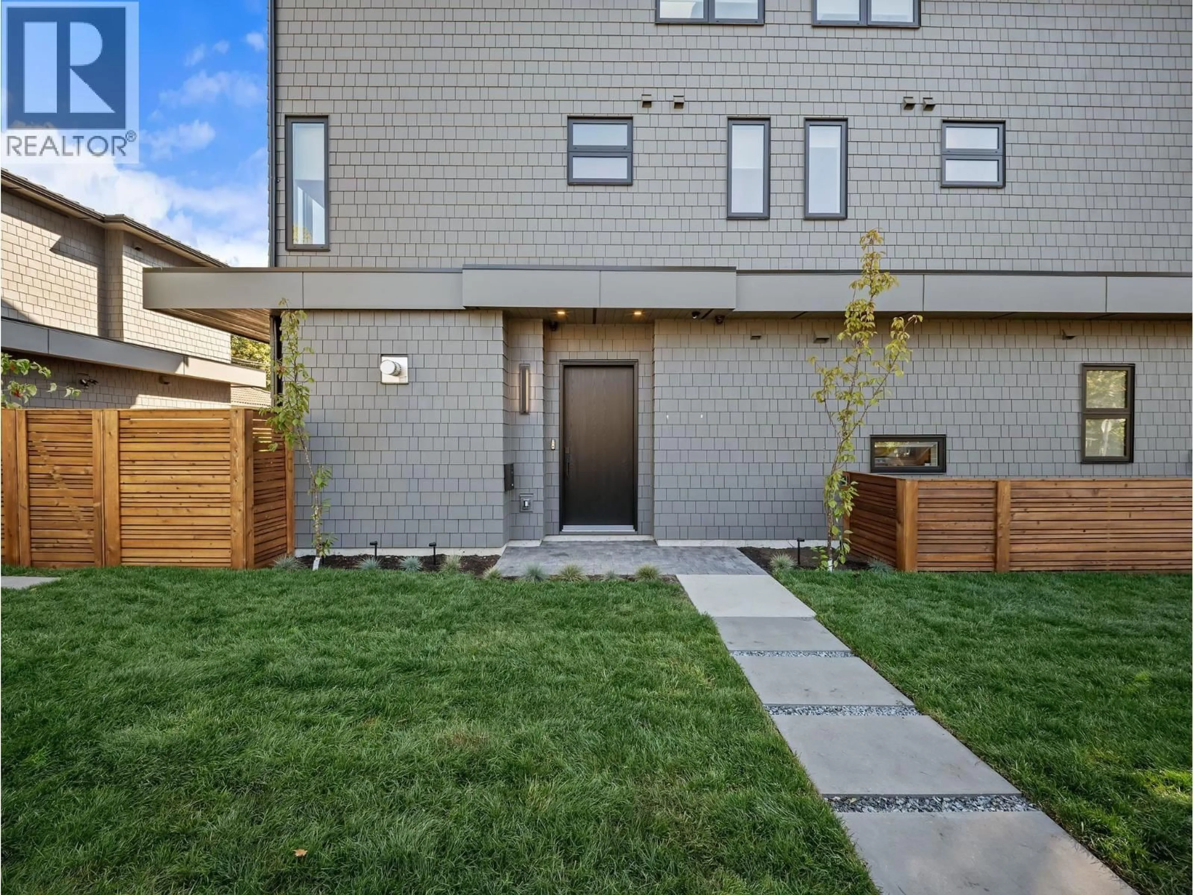 Patio, street for 2868 SEMLIN DRIVE, Vancouver British Columbia V5N2C5