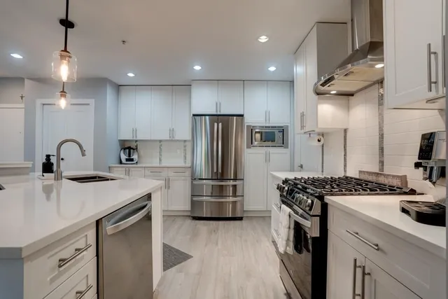 205 - 16455 64 AVENUE, Surrey 2