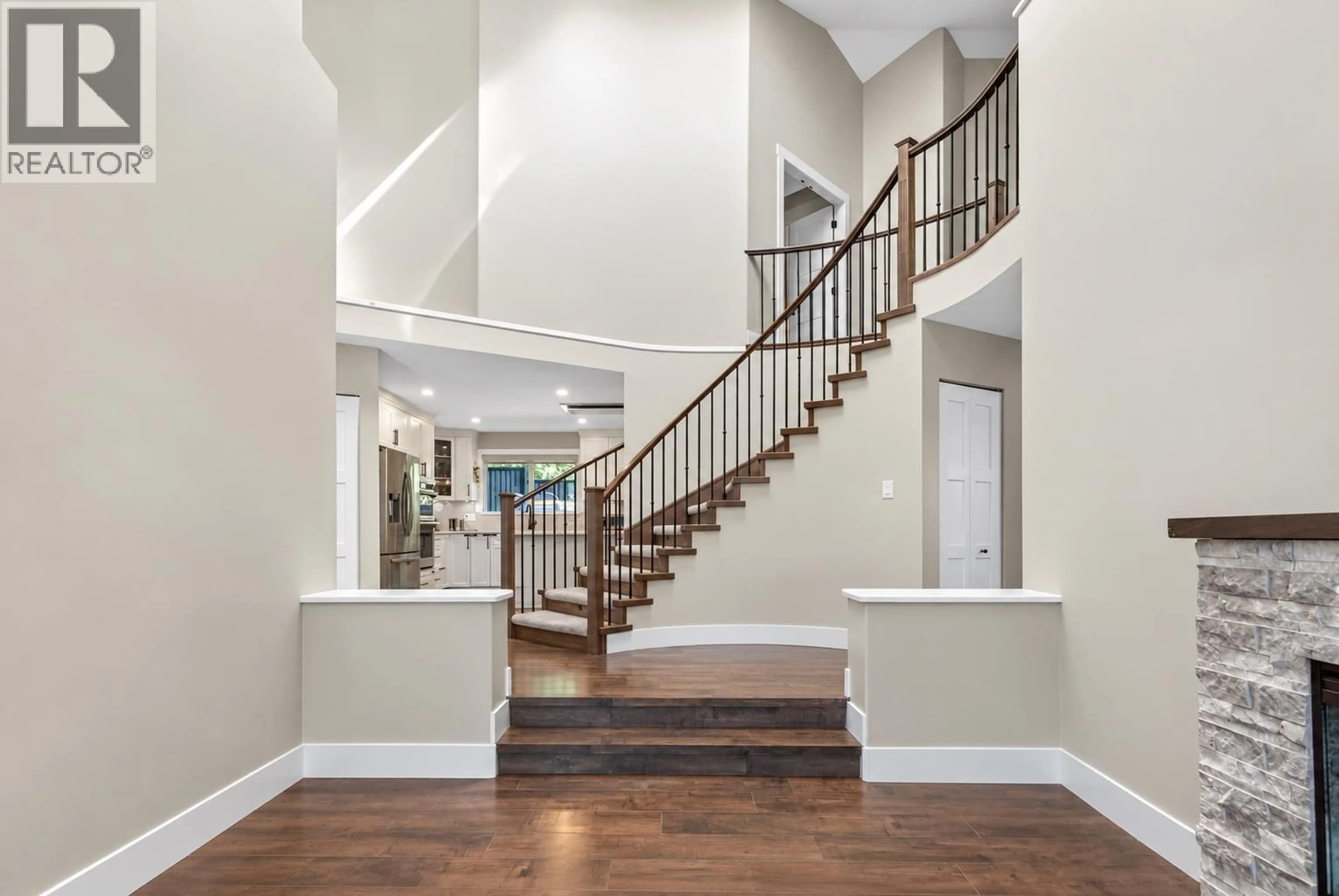 Indoor entryway for 2909 MEADOWVISTA PLACE, Coquitlam British Columbia V3E2R9