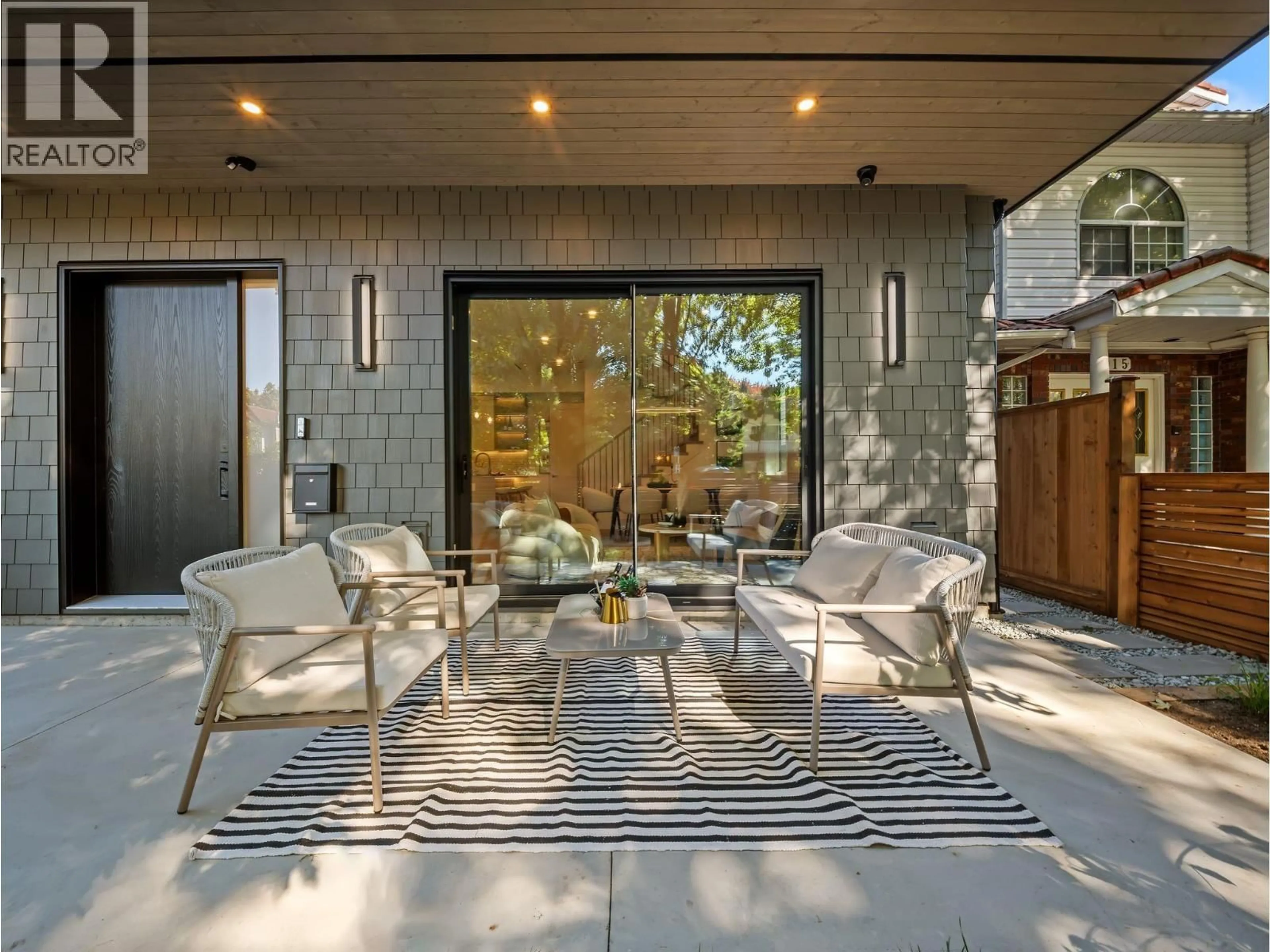 Patio, street for 2005 13TH AVENUE, Vancouver British Columbia V5N2C5