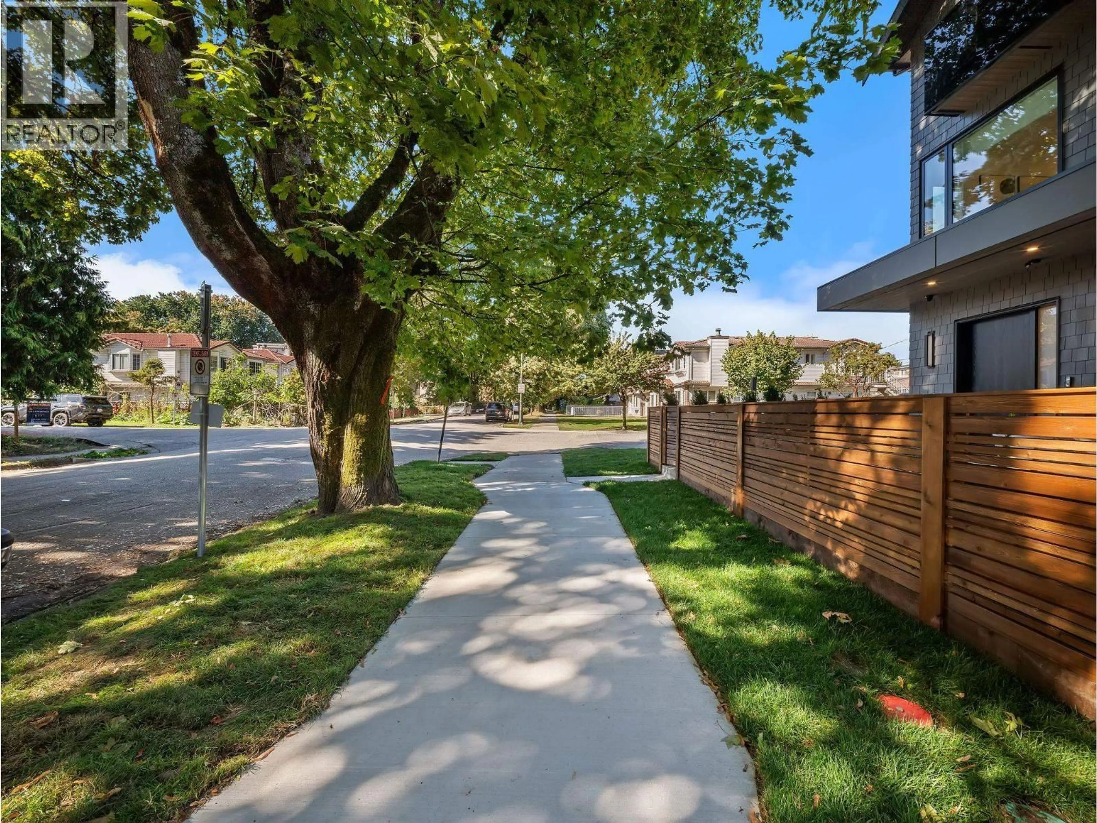 Patio, street for 2005 13TH AVENUE, Vancouver British Columbia V5N2C5
