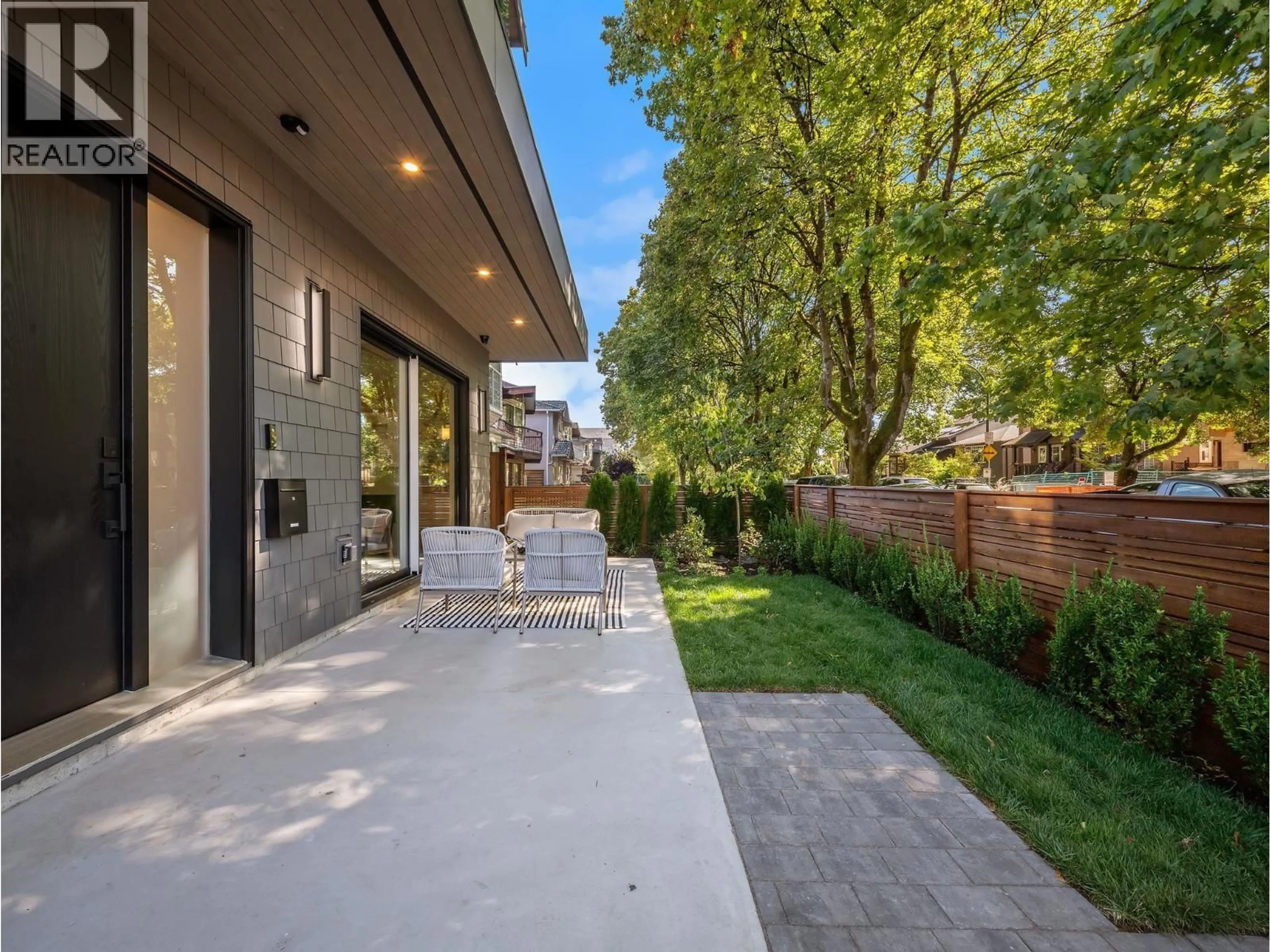 Patio, street for 2005 13TH AVENUE, Vancouver British Columbia V5N2C5