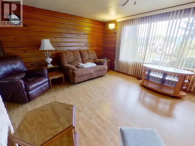 1817 MARBLE STREET, Quesnel 3