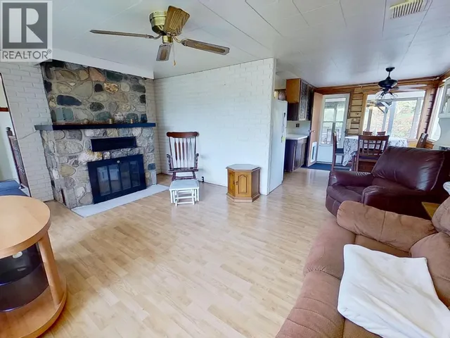 1817 MARBLE STREET, Quesnel 5