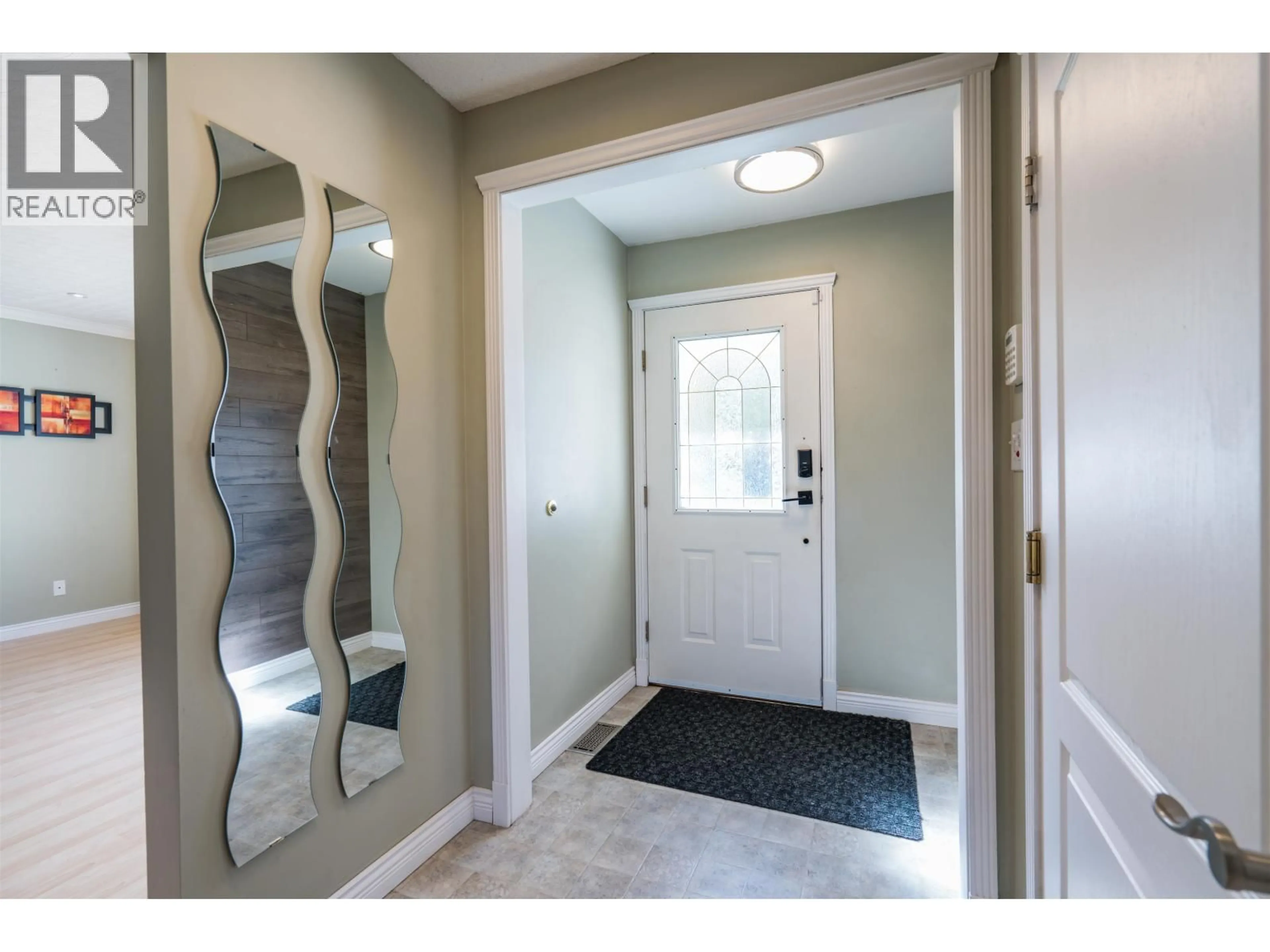 Indoor entryway for 2882 CALHOUN CRESCENT, Prince George British Columbia V2N5J9