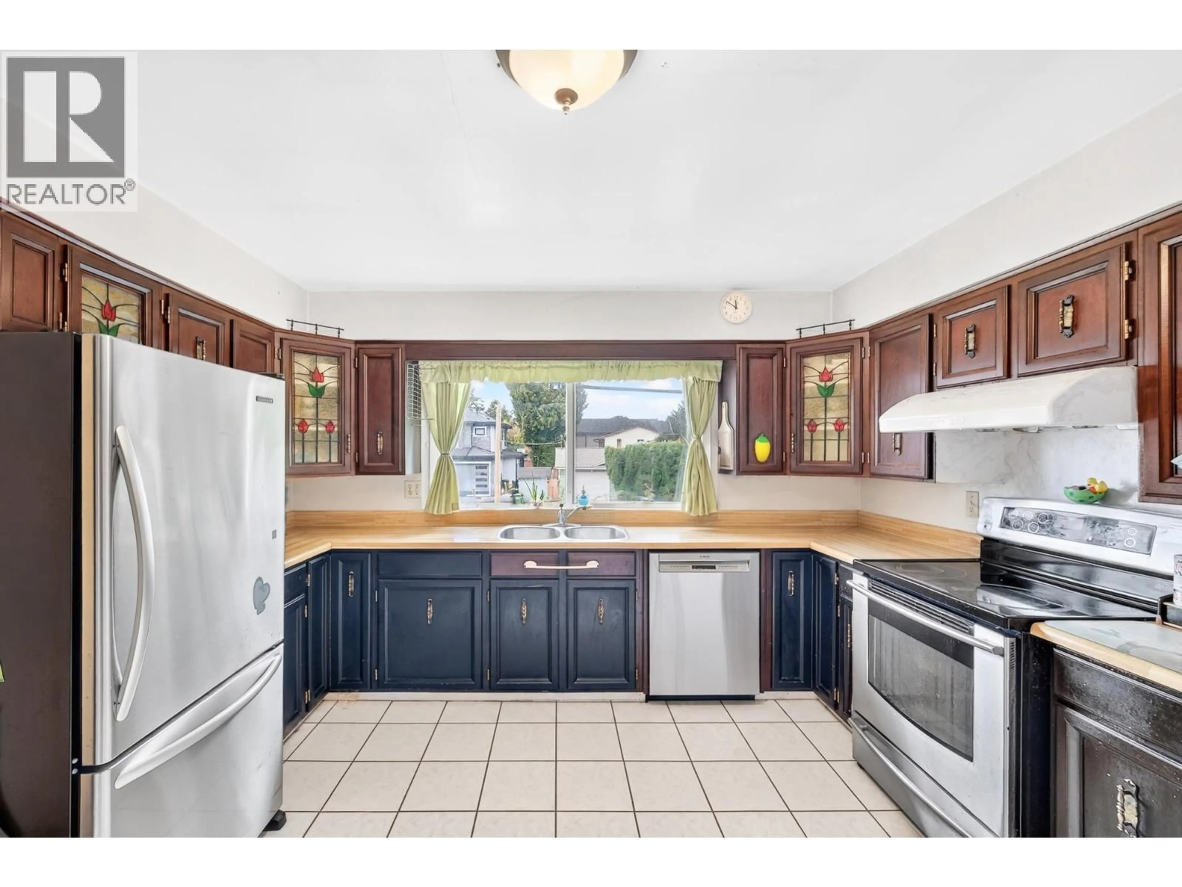 Open concept kitchen, ceramic/tile floor for 11551 MONTEGO STREET, Richmond British Columbia V6X1H5