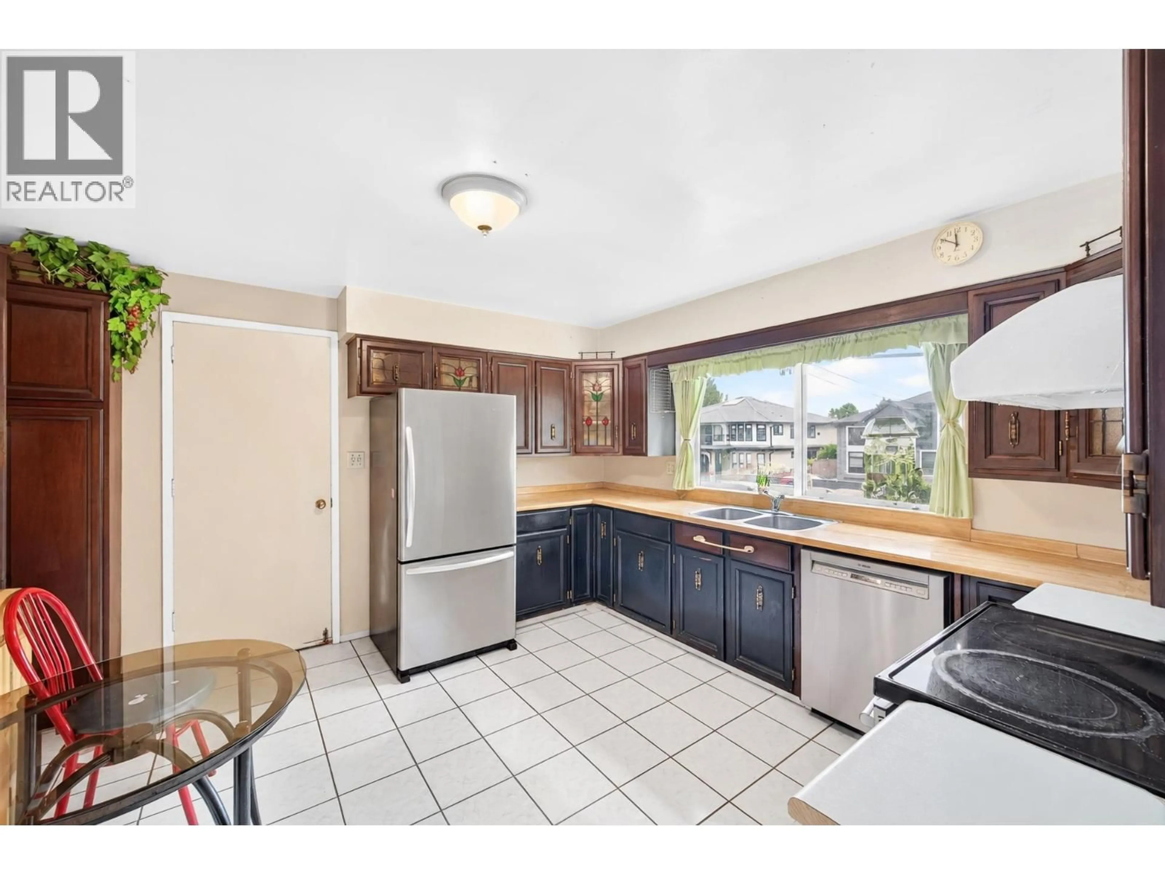 Standard kitchen, ceramic/tile floor for 11551 MONTEGO STREET, Richmond British Columbia V6X1H5