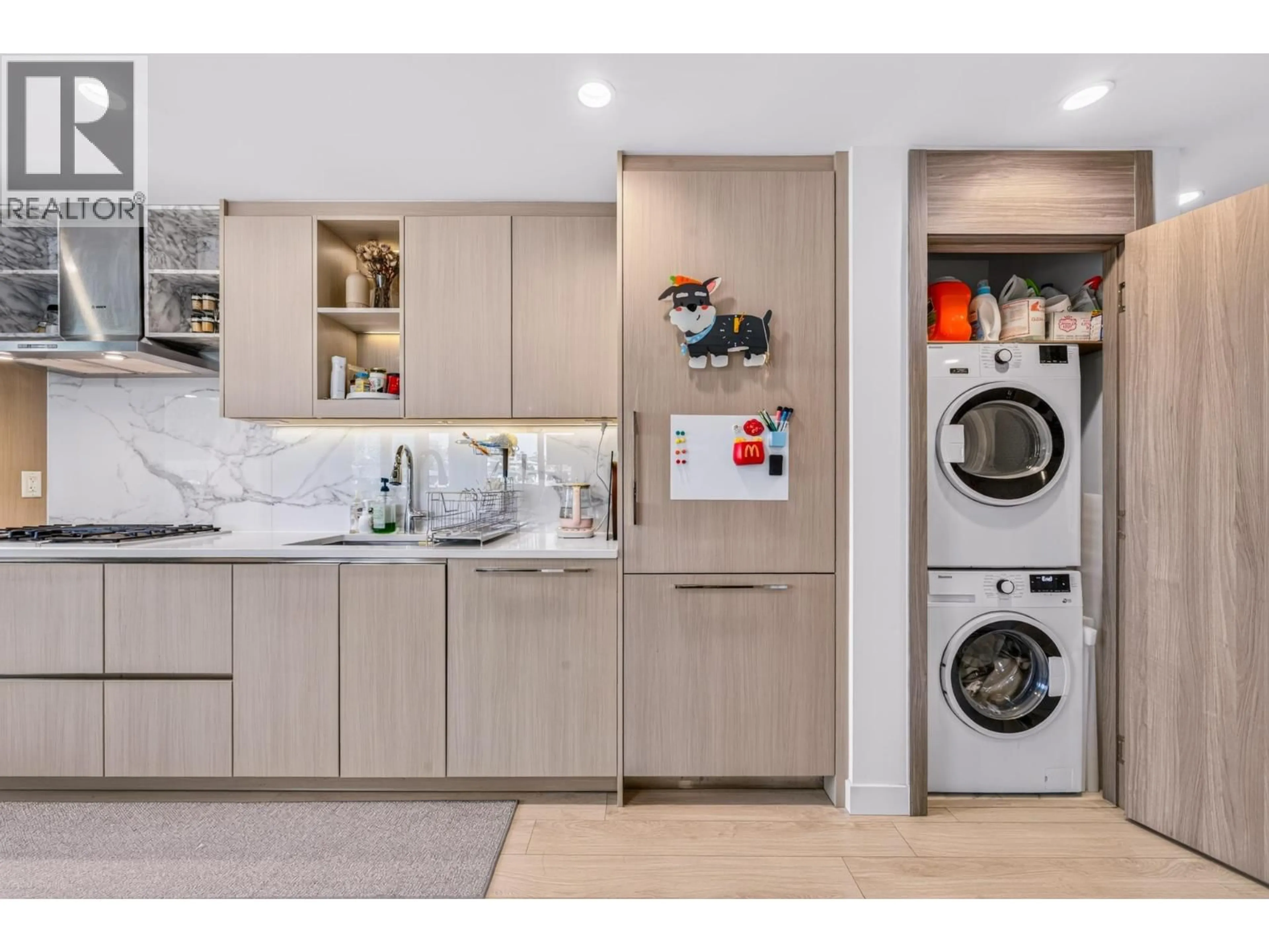 Kitchen with laundary machines, unknown for 604 - 4880 LOUGHEED HIGHWAY, Burnaby British Columbia V5C0N1