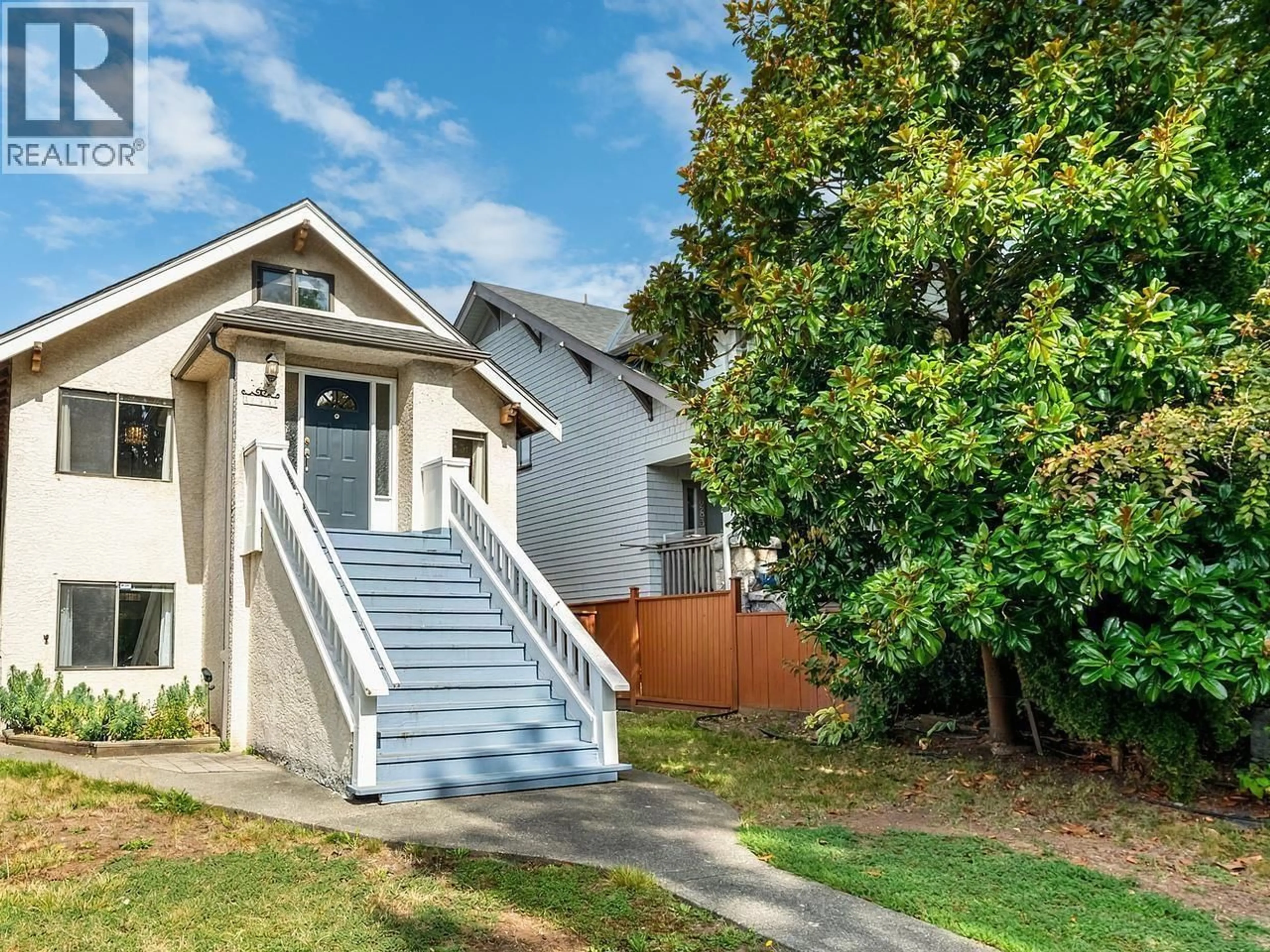 Home with vinyl exterior material, street for 295 W 17TH AVENUE, Vancouver British Columbia V5Y1Z9