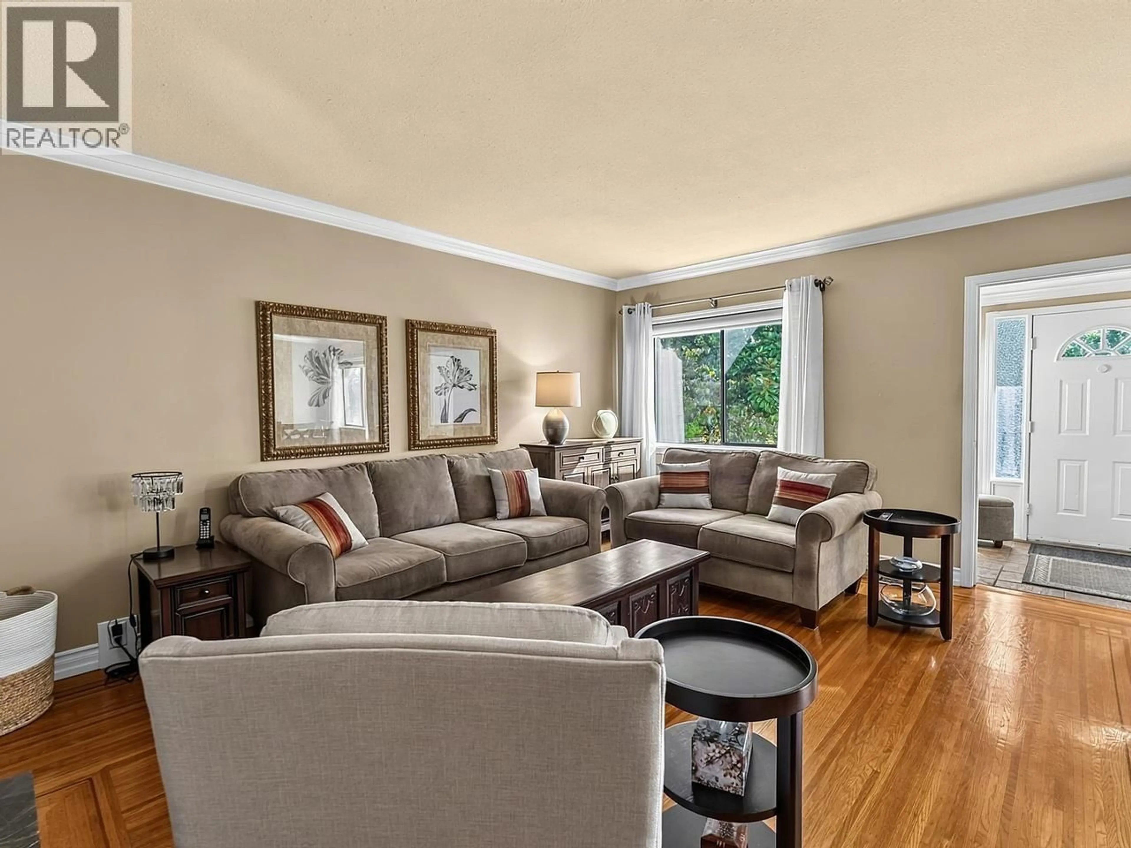 Living room with furniture, wood/laminate floor for 295 W 17TH AVENUE, Vancouver British Columbia V5Y1Z9