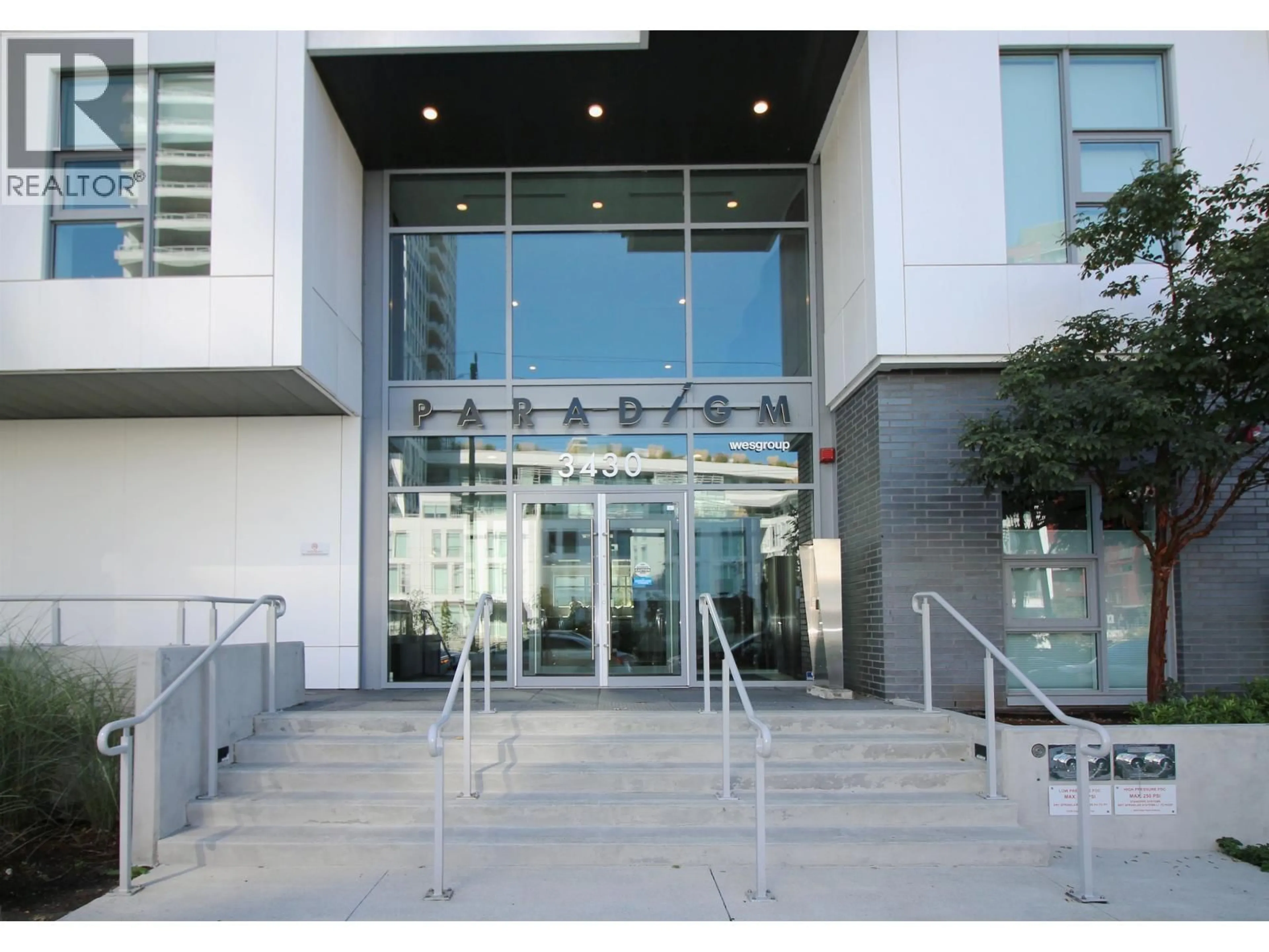 Indoor foyer for 522 - 3430 KENT AVENUE SOUTH, Vancouver British Columbia V5S0G7