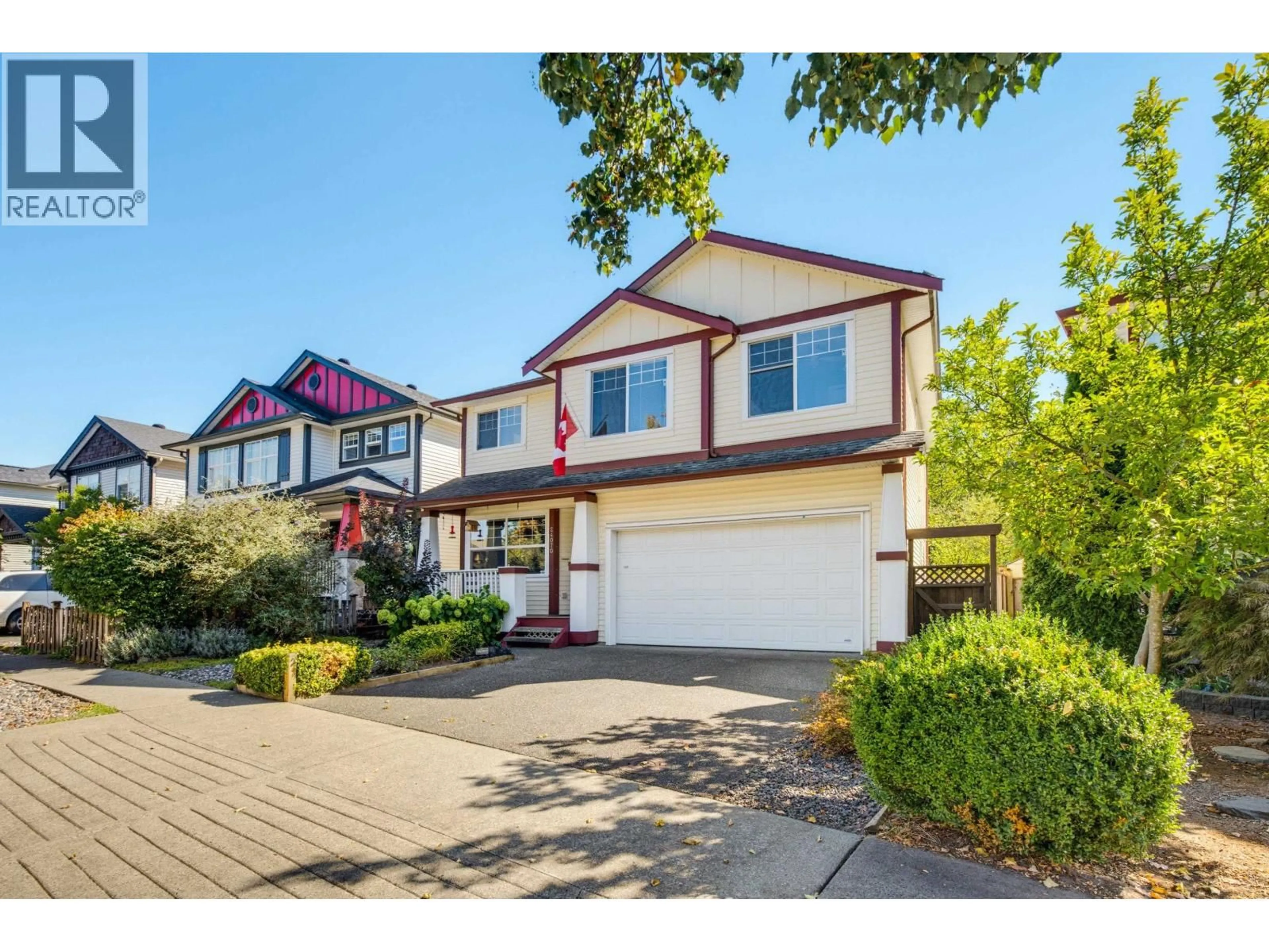 Home with vinyl exterior material, street for 24070 HILL AVENUE, Maple Ridge British Columbia V2W1Z9