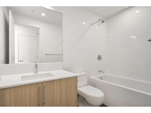 2801 - 9675 KING GEORGE BOULEVARD, Surrey 5