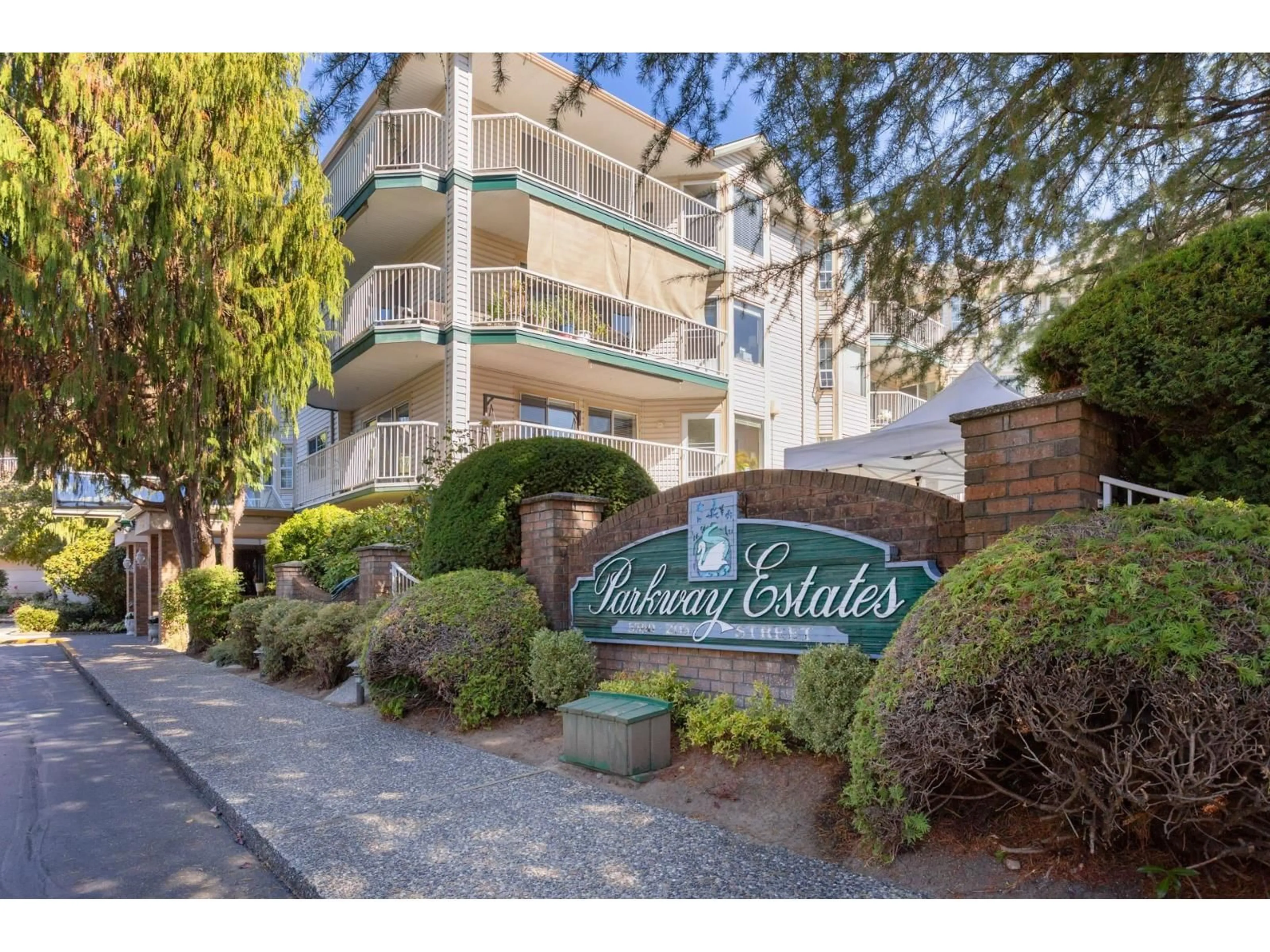 Indoor foyer for 305 - 5360 205 STREET, Langley British Columbia V3A7Y6