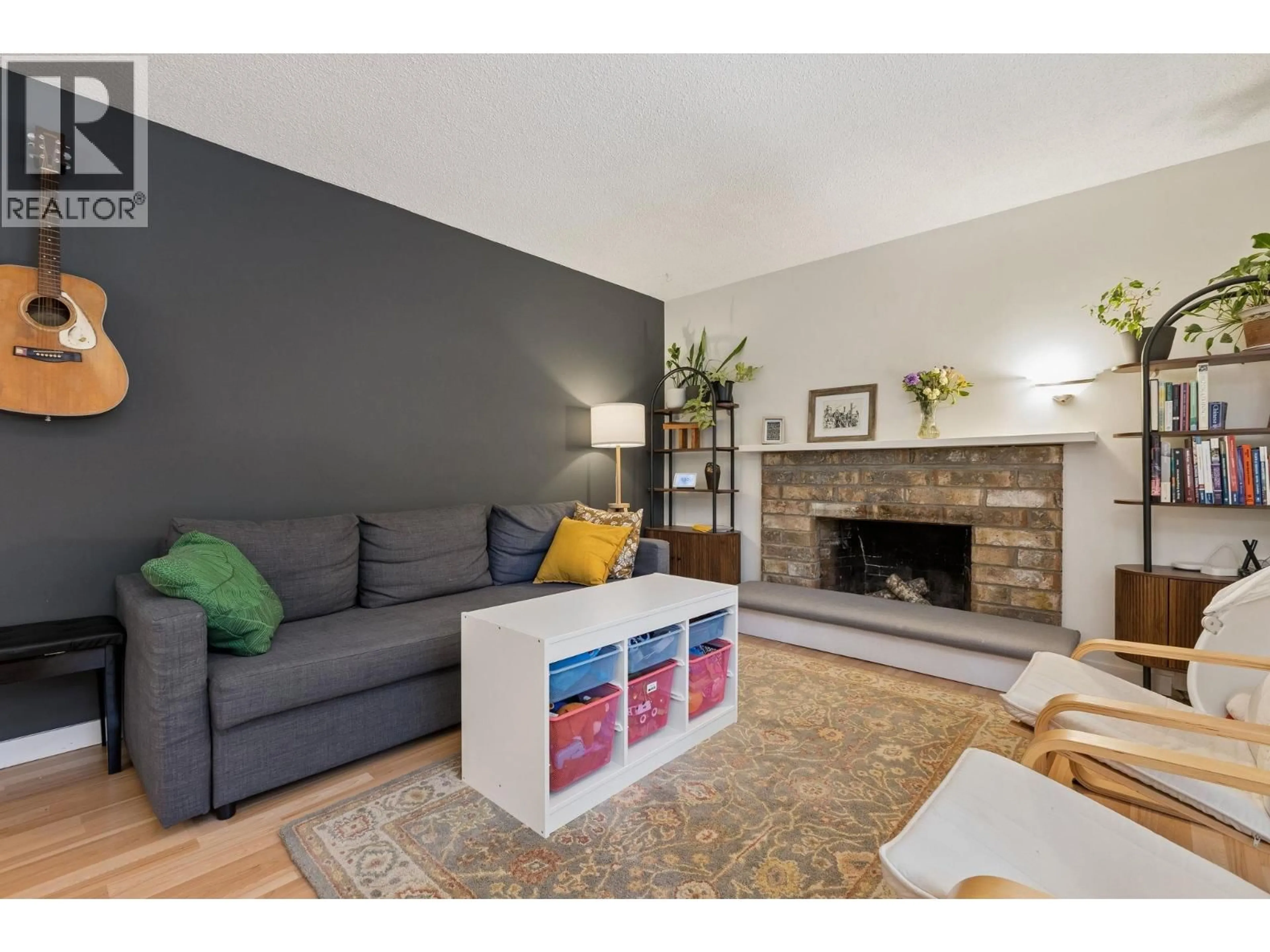 Living room with furniture, unknown for 209 - 310 3RD STREET, North Vancouver British Columbia V7L1E9