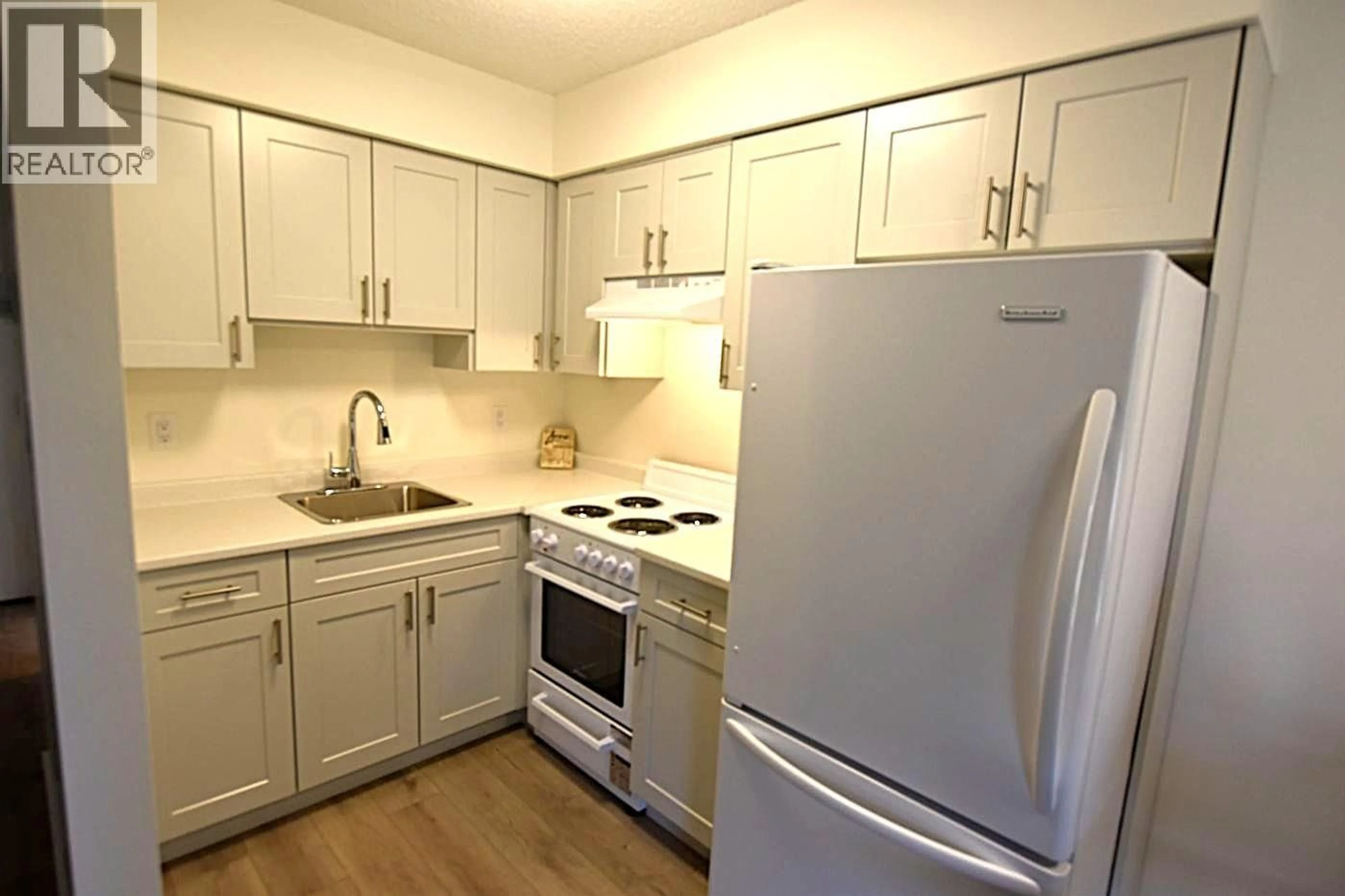 Standard kitchen, unknown for 319 - 7377 SALISBURY AVENUE, Burnaby British Columbia V5E4B2
