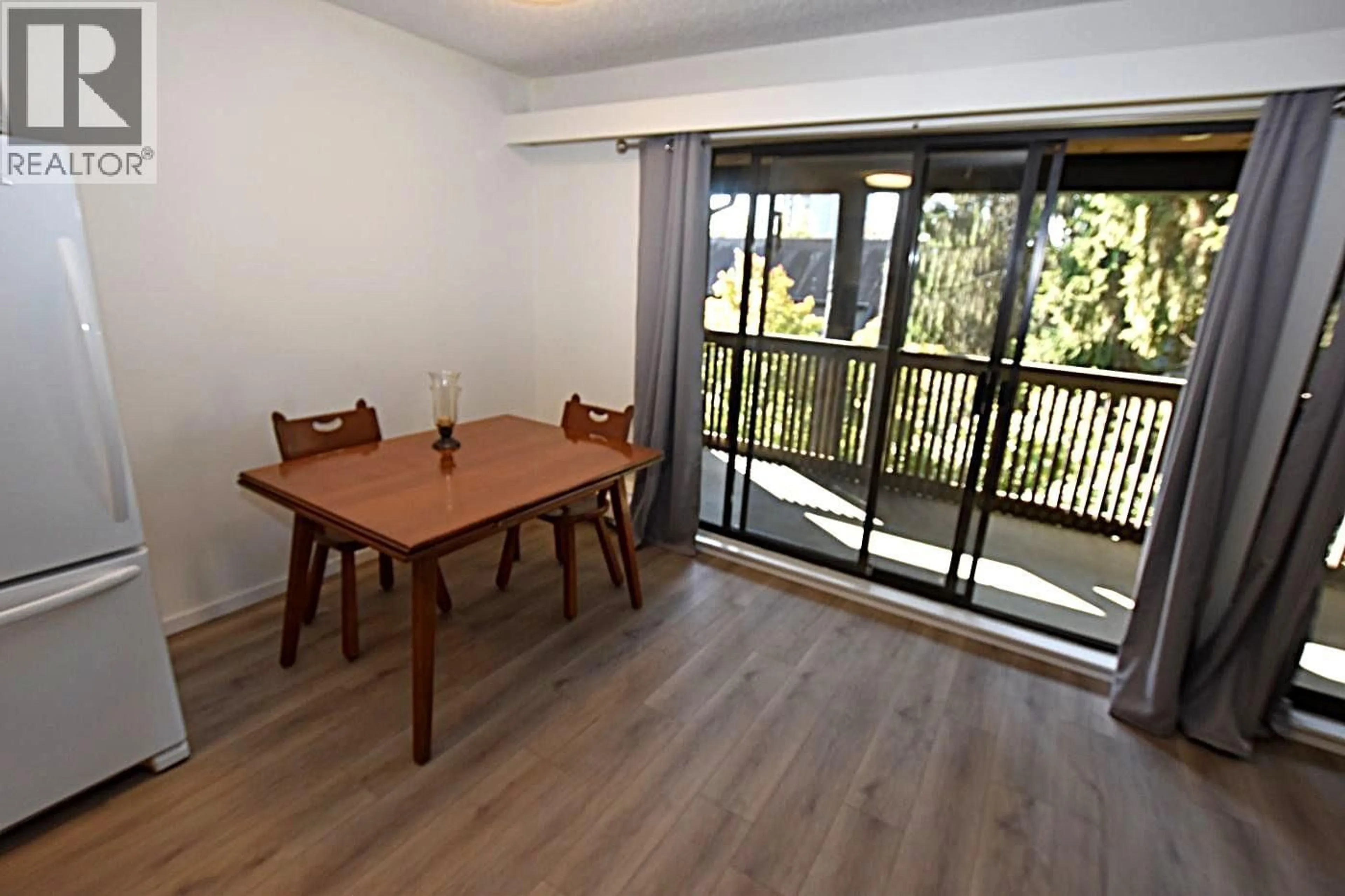 Dining room, wood/laminate floor for 319 - 7377 SALISBURY AVENUE, Burnaby British Columbia V5E4B2