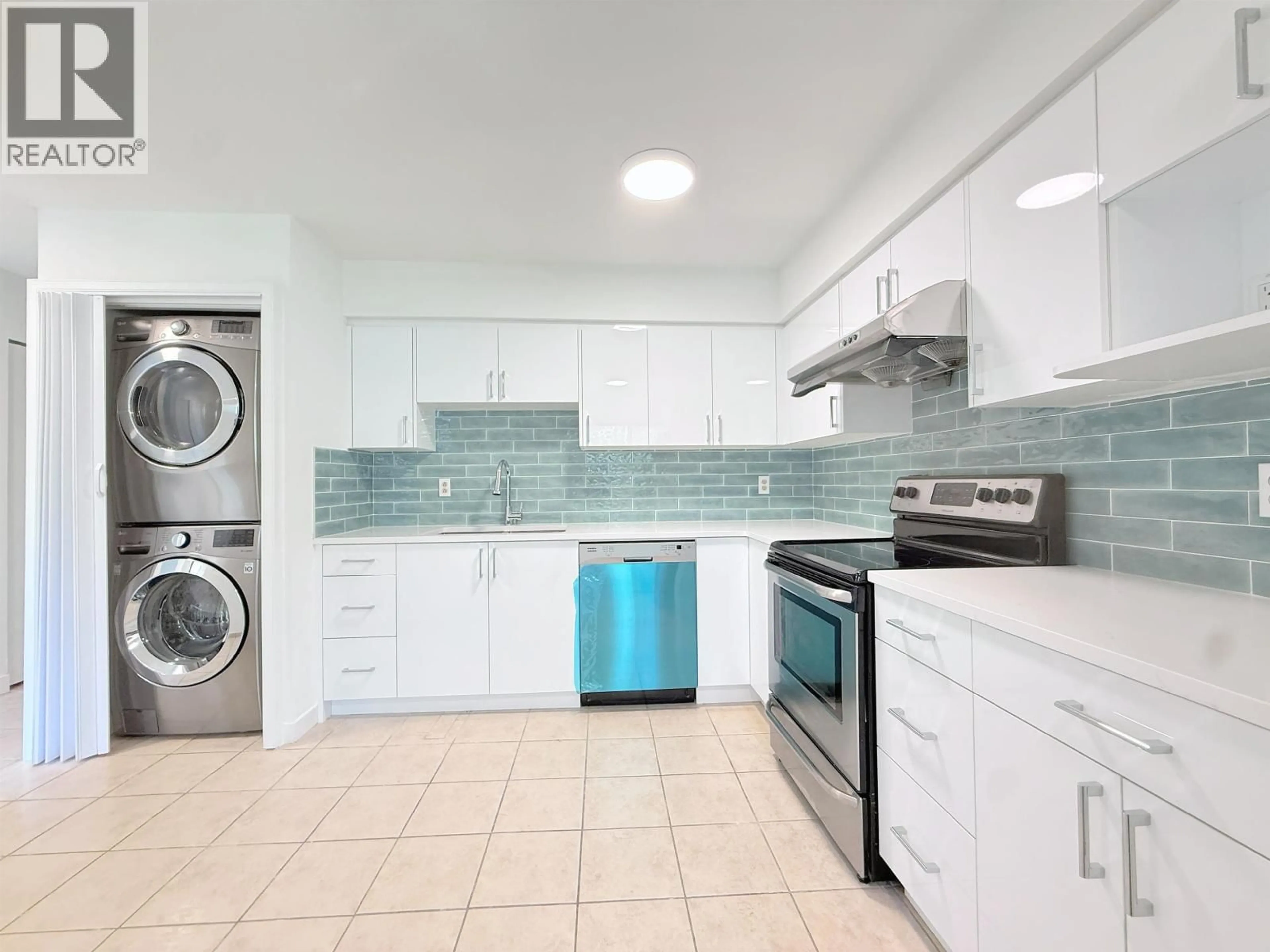 Kitchen with laundary machines, ceramic/tile floor for 19 - 6100 TIFFANY BOULEVARD, Richmond British Columbia V7C5A8