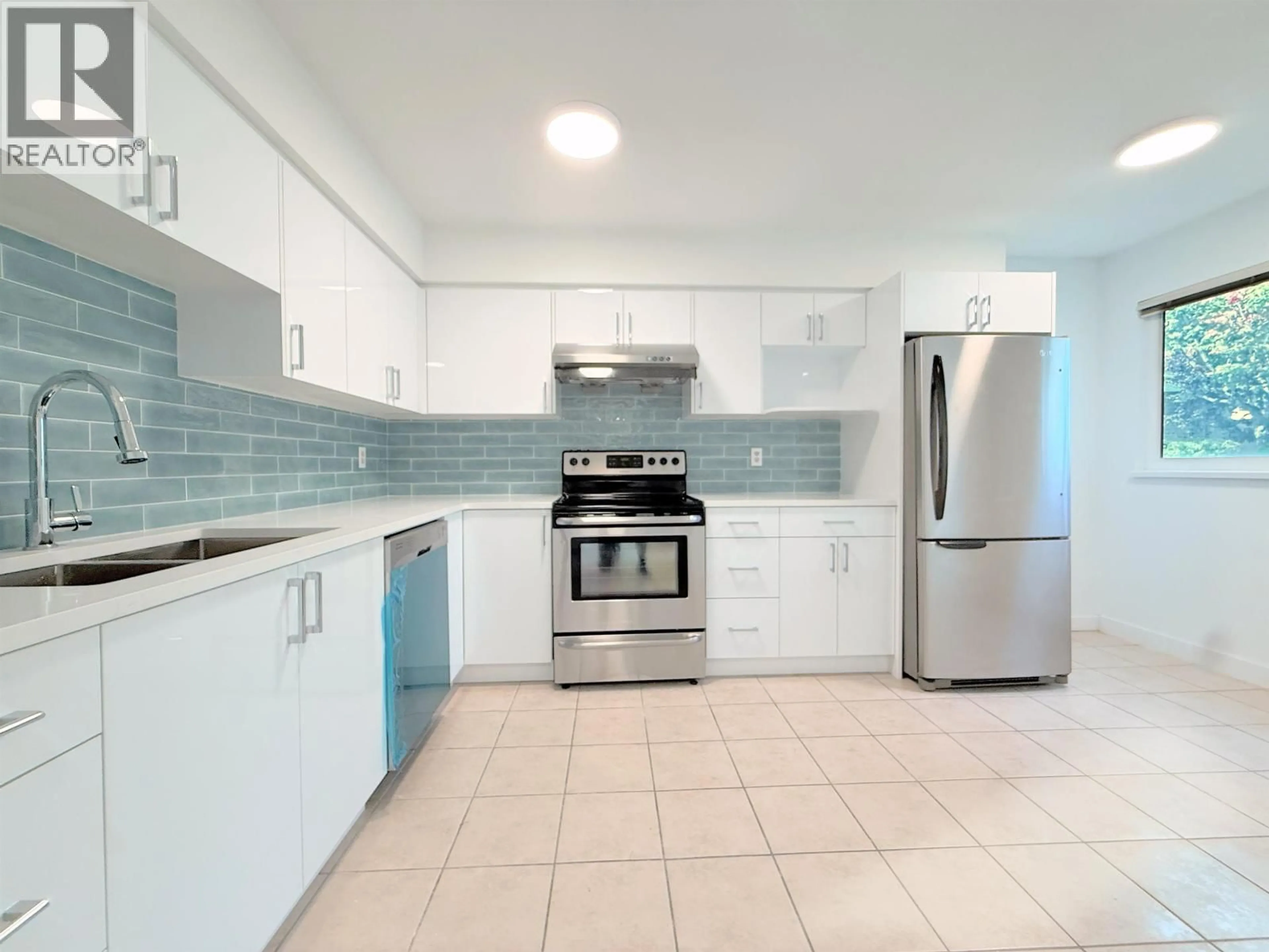 Standard kitchen, ceramic/tile floor for 19 - 6100 TIFFANY BOULEVARD, Richmond British Columbia V7C5A8