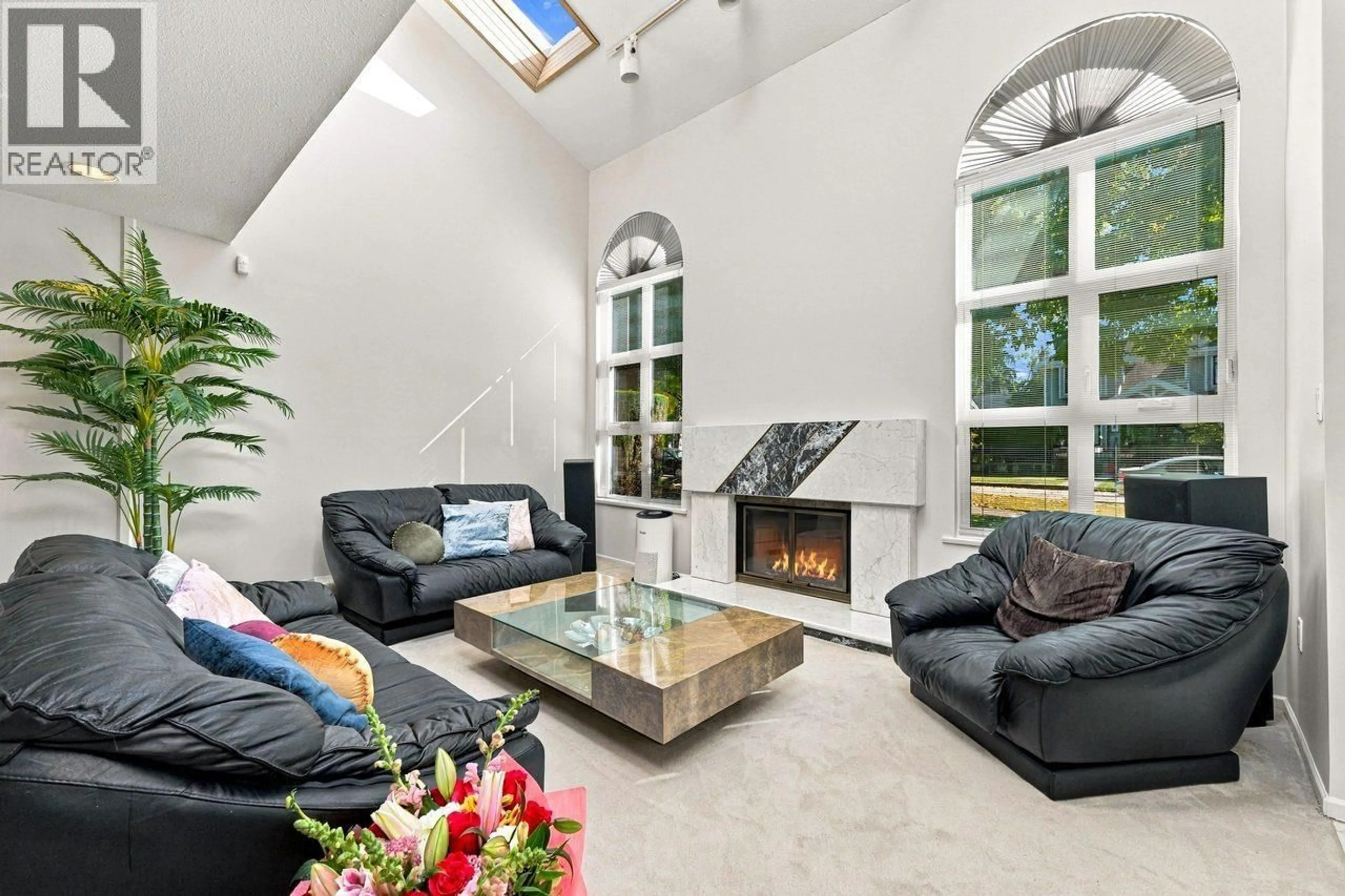 Living room with furniture, ceramic/tile floor for 1039 29TH AVENUE, Vancouver British Columbia V6H2E4