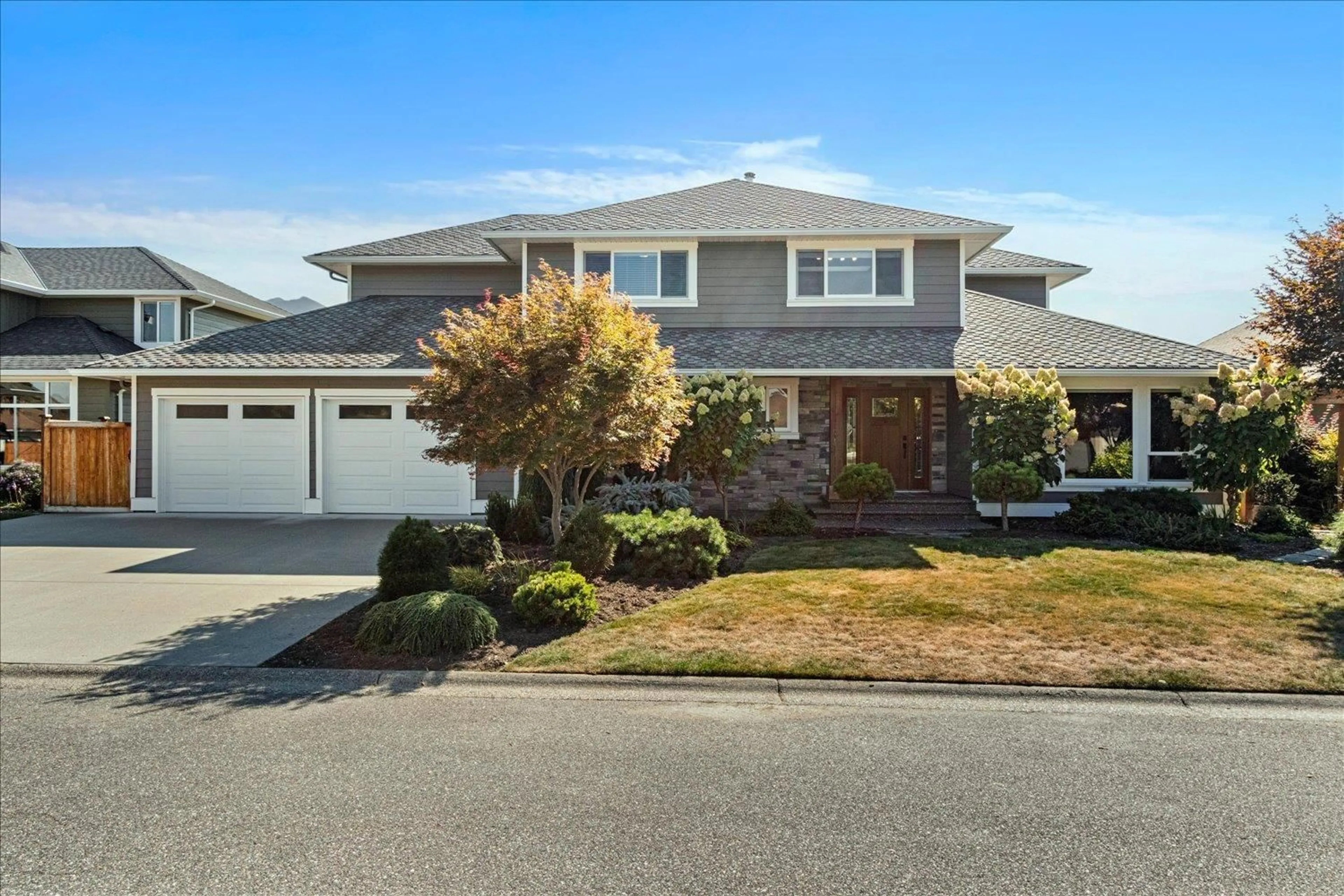 Home with vinyl exterior material, street for 46378 JOHN PLACE, Chilliwack British Columbia V2R3S6