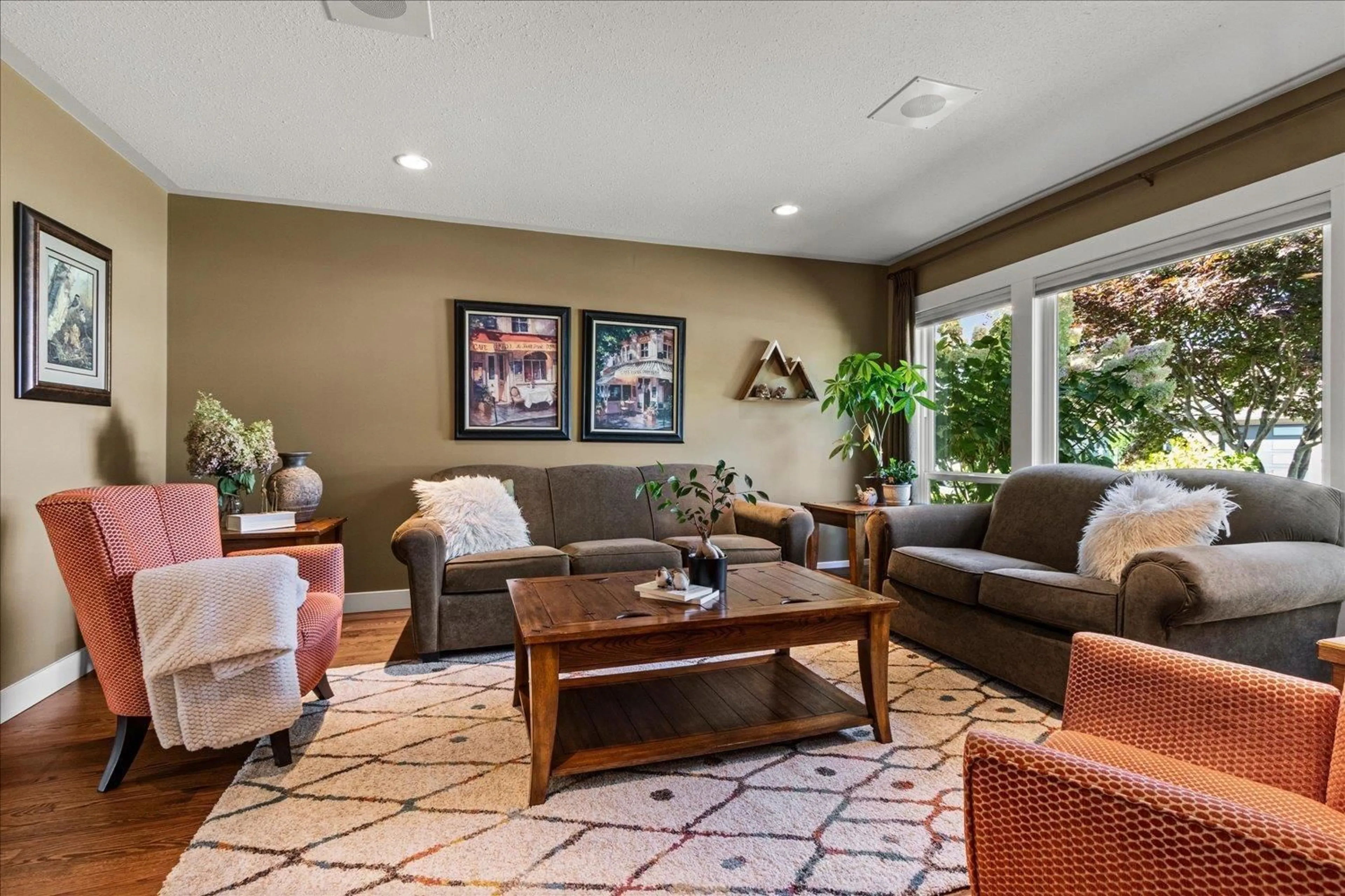 Living room with furniture, unknown for 46378 JOHN PLACE, Chilliwack British Columbia V2R3S6