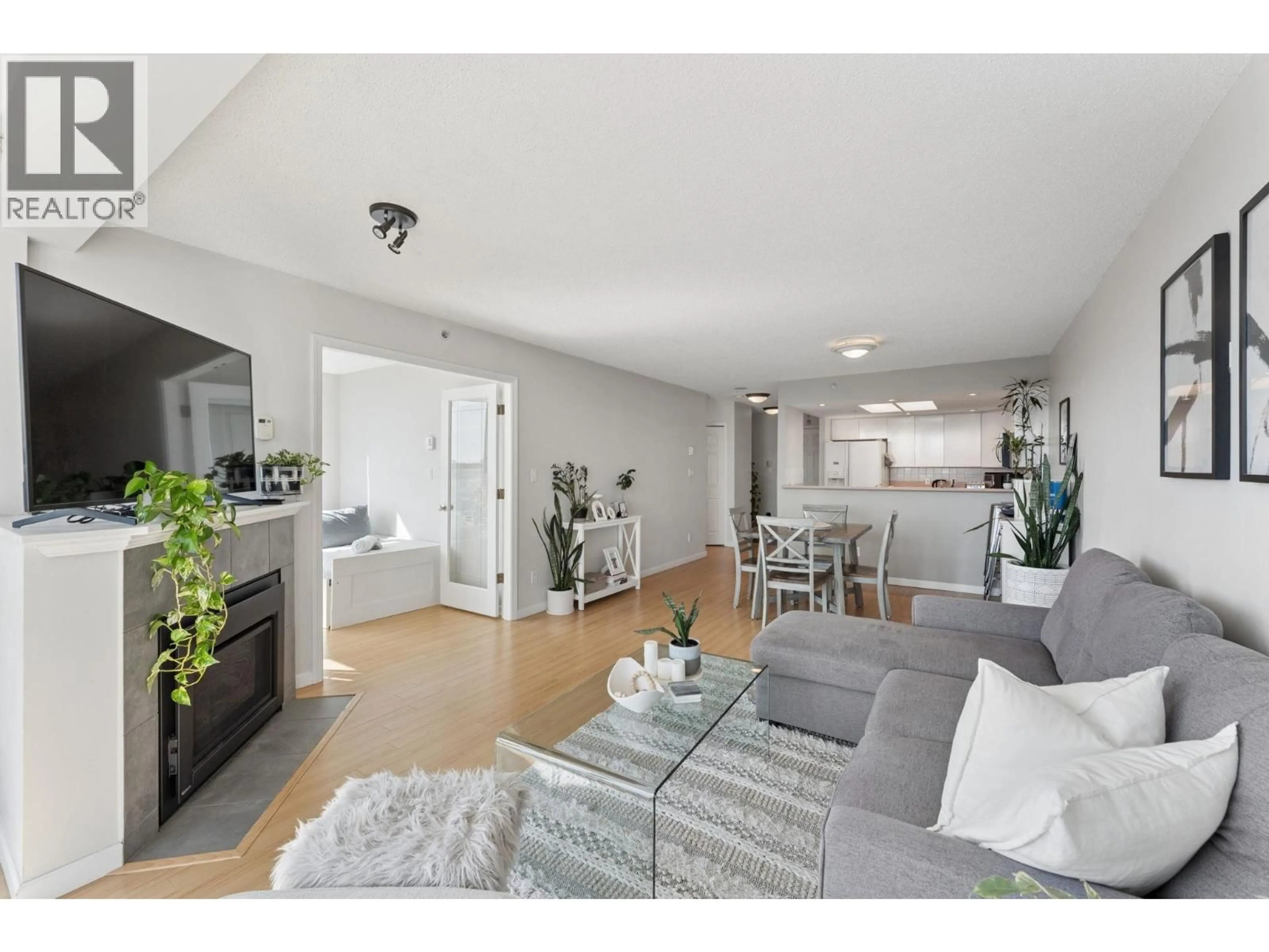 Living room with furniture, unknown for 1603 - 1128 QUEBEC STREET, Vancouver British Columbia V6A4E1