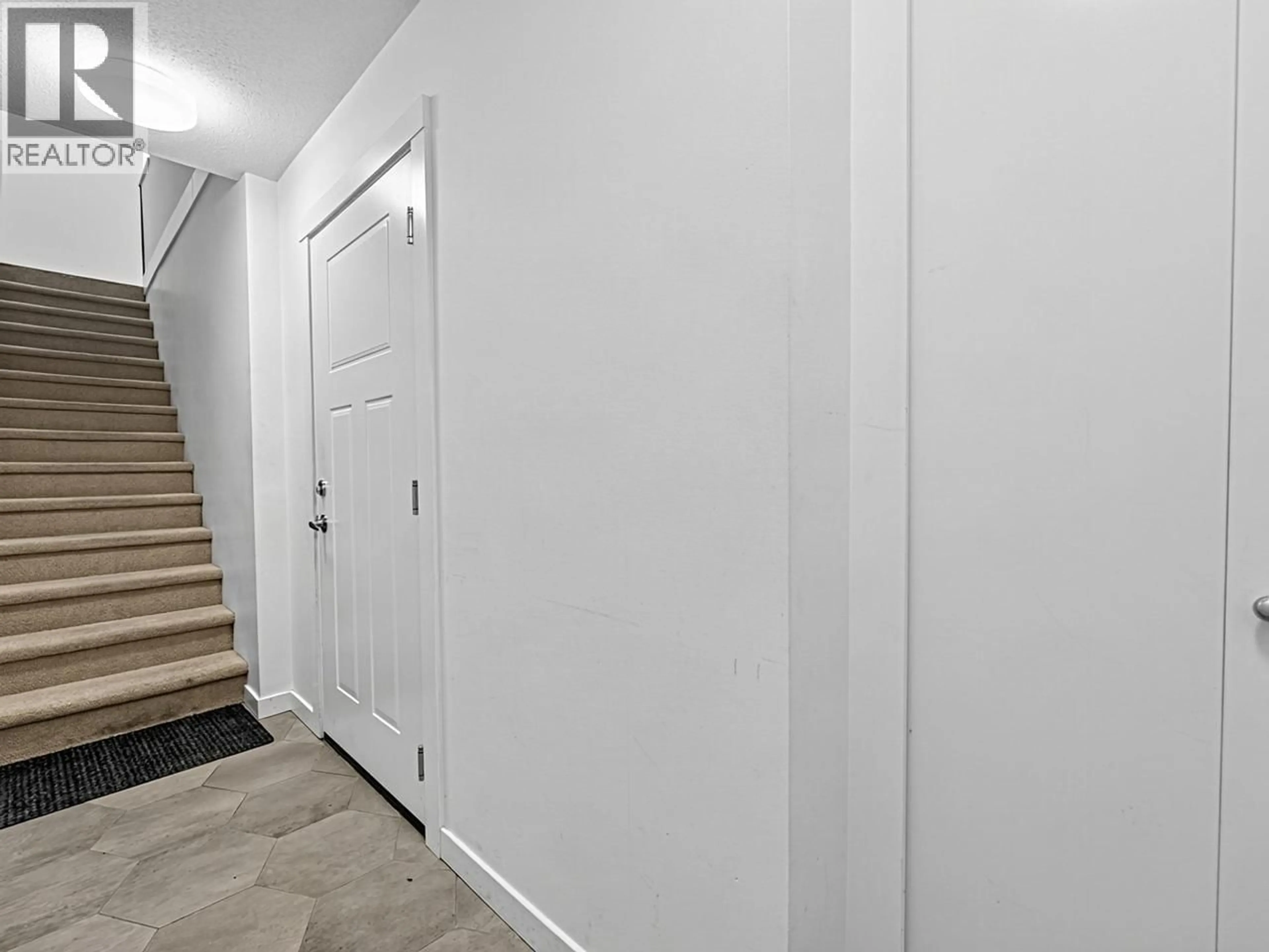 Indoor entryway for 17 - 2560 PITT RIVER ROAD, Port Coquitlam British Columbia V3C0G6