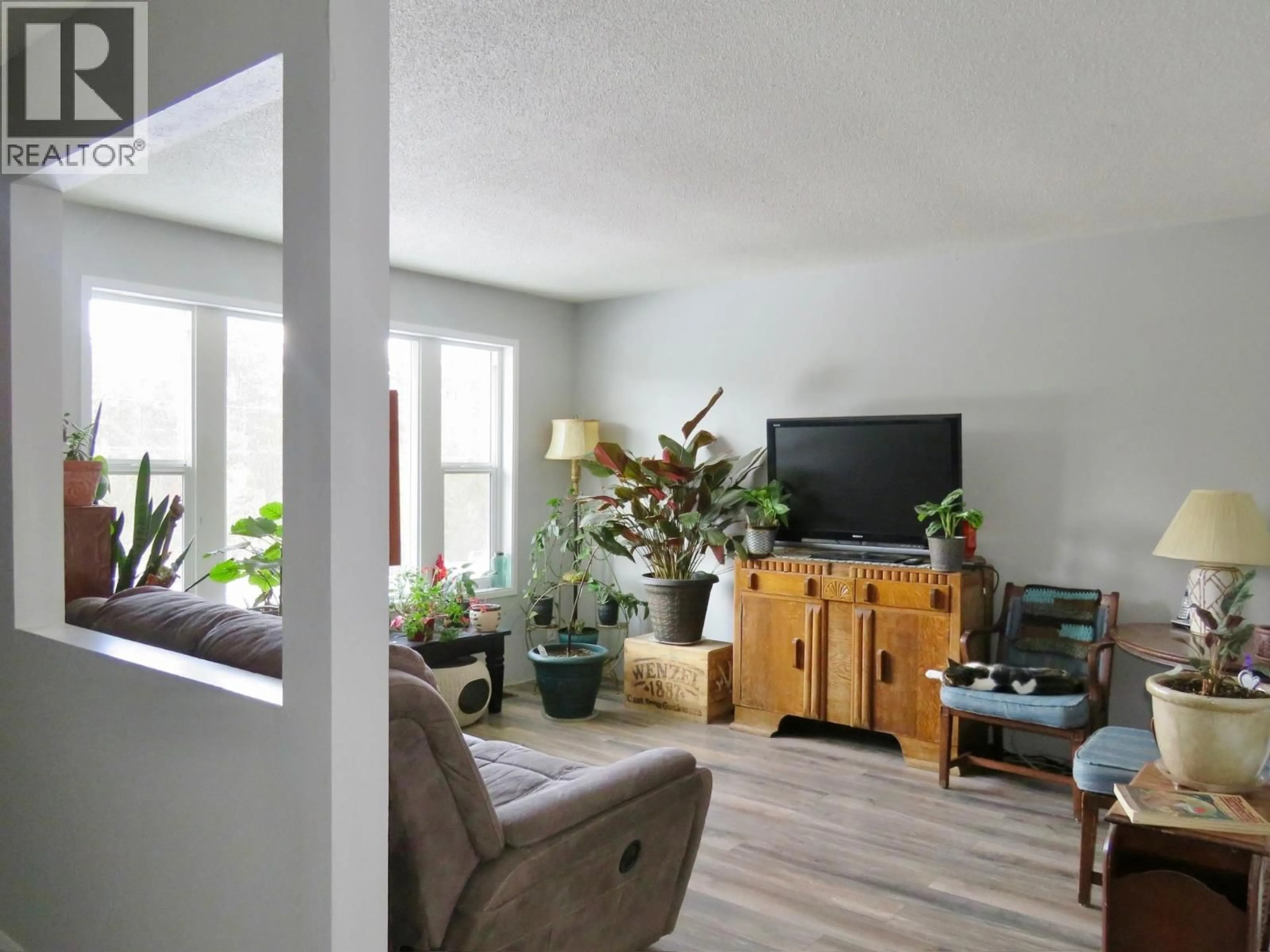 Living room with furniture, unknown for 5841 THOMPSON ROAD, Chilcotin British Columbia V0L1R0