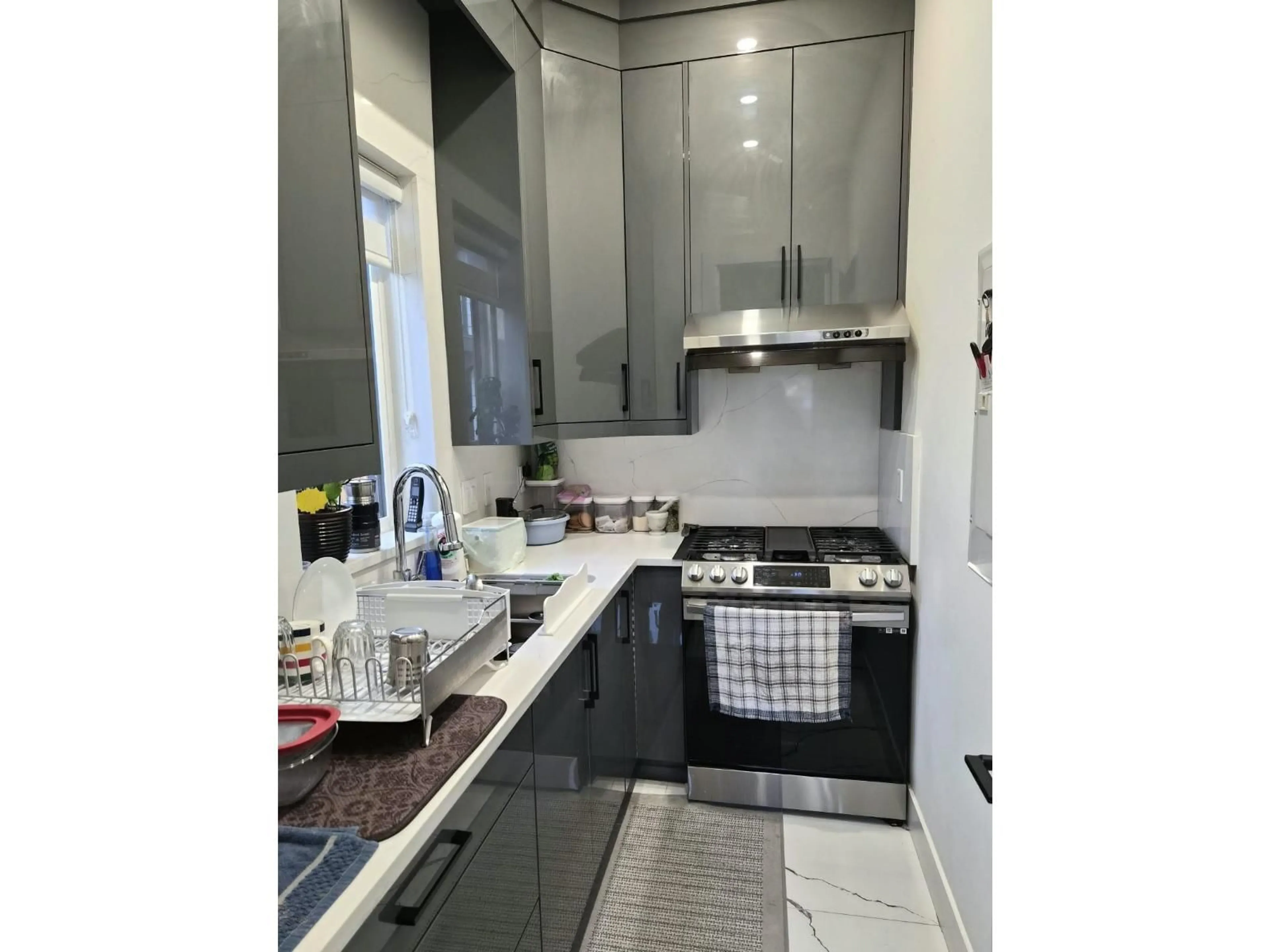 Standard kitchen, ceramic/tile floor for 11955 GILMORE CRESCENT NORTHEAST, Delta British Columbia V4C1L2