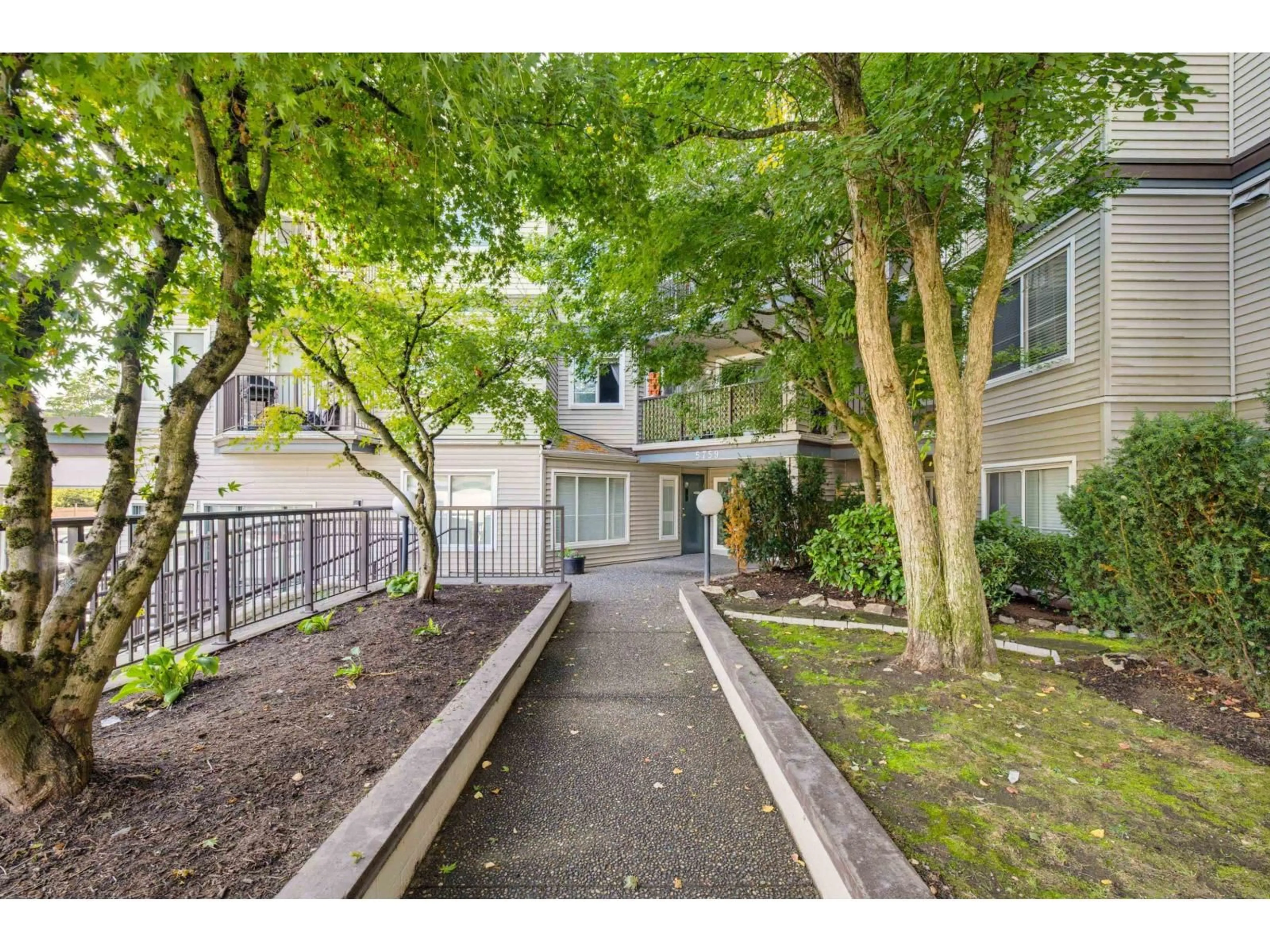Unknown for 302 - 5759 GLOVER ROAD, Langley British Columbia V3A8M8