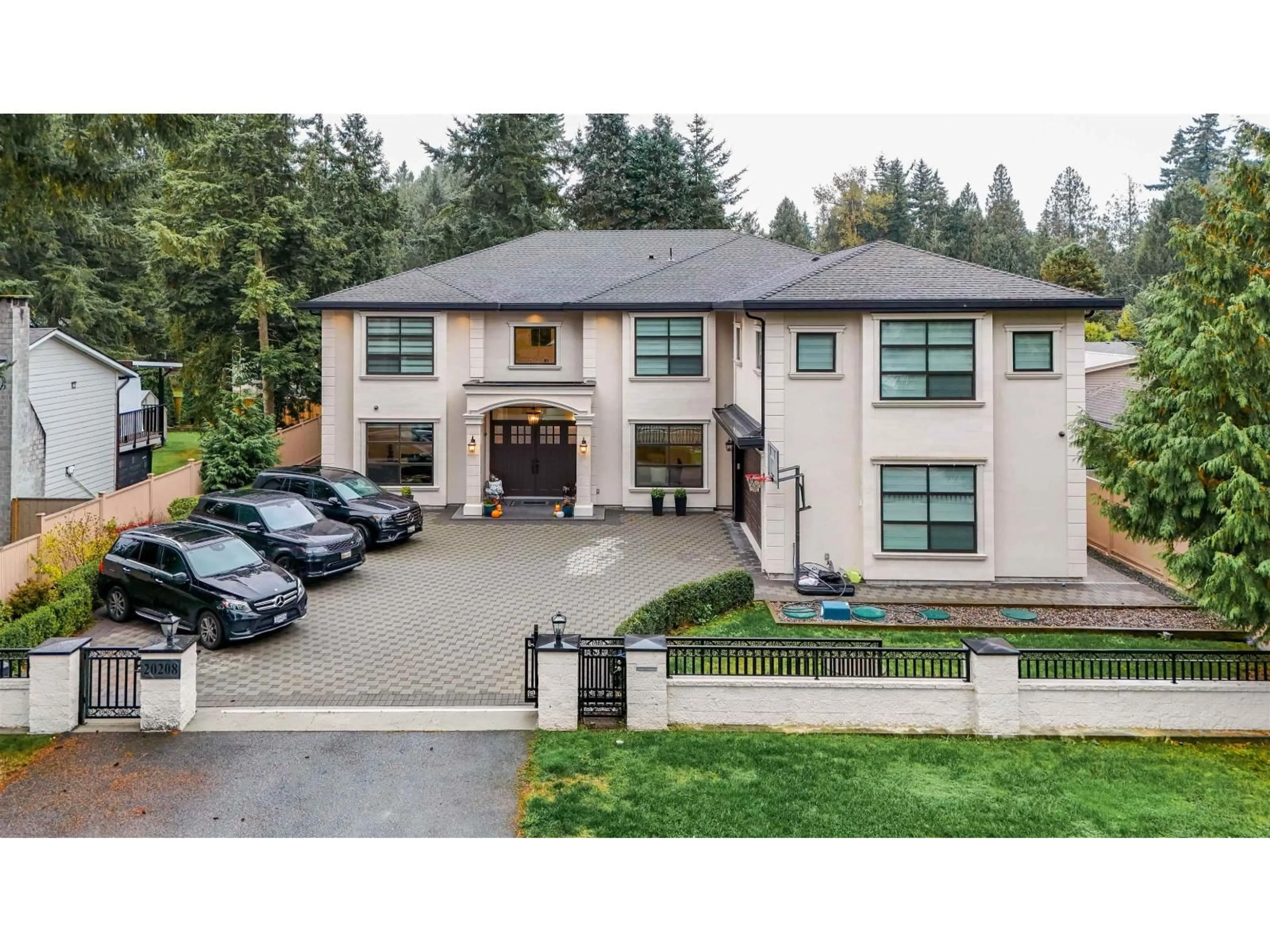 A pic from outside/outdoor area/front of a property/back of a property/a pic from drone, unknown for 20208 42 AVENUE, Langley British Columbia V3A3A6
