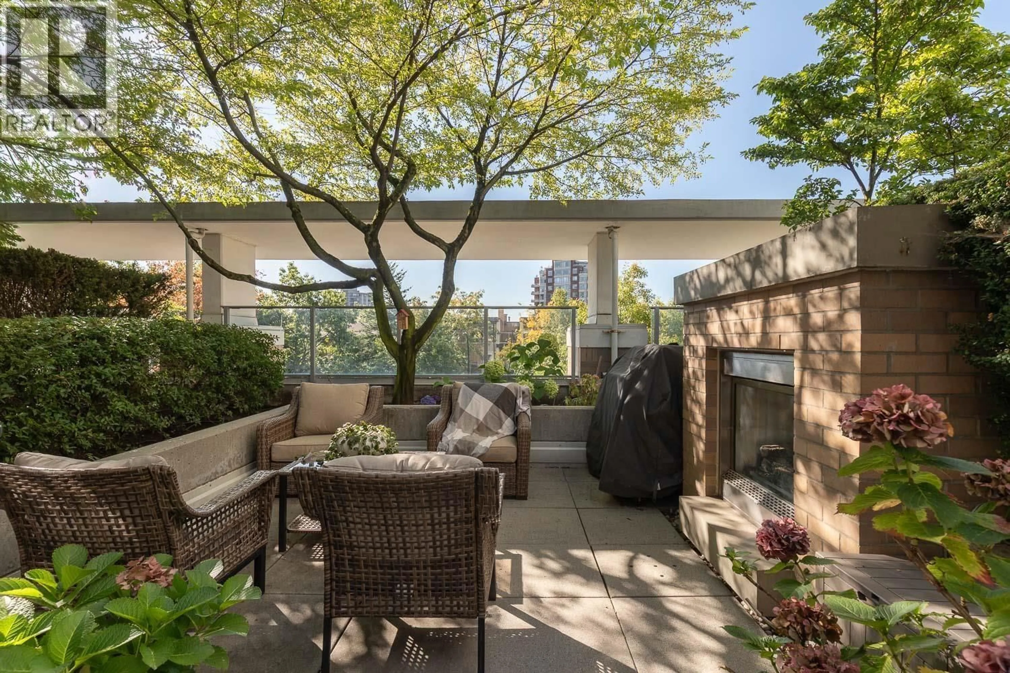 Patio, street for 14 - 166 13TH STREET, North Vancouver British Columbia V7M1N6