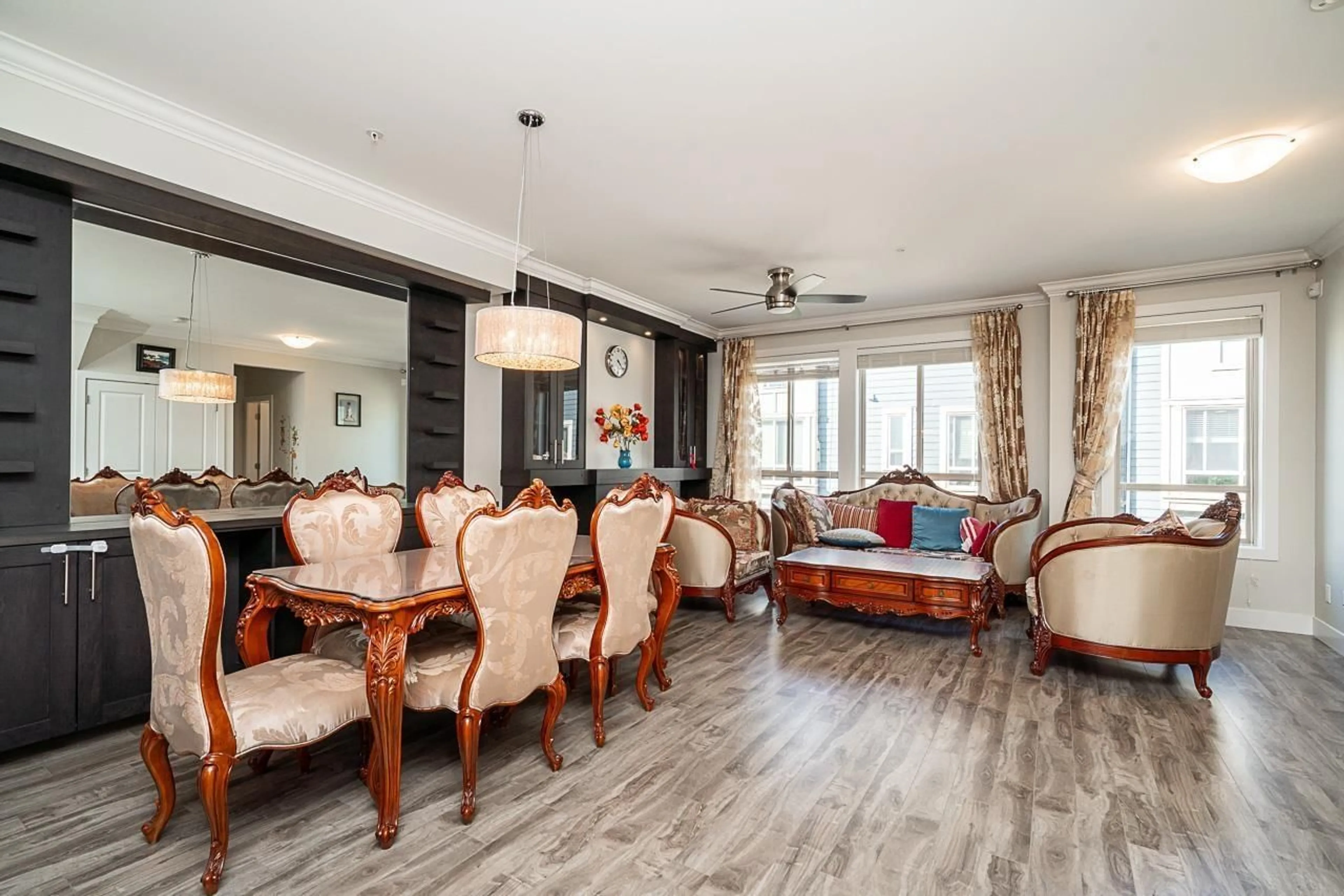 Living room with furniture, wood/laminate floor for 14 - 19913 70 AVENUE, Langley British Columbia V2Y0S9