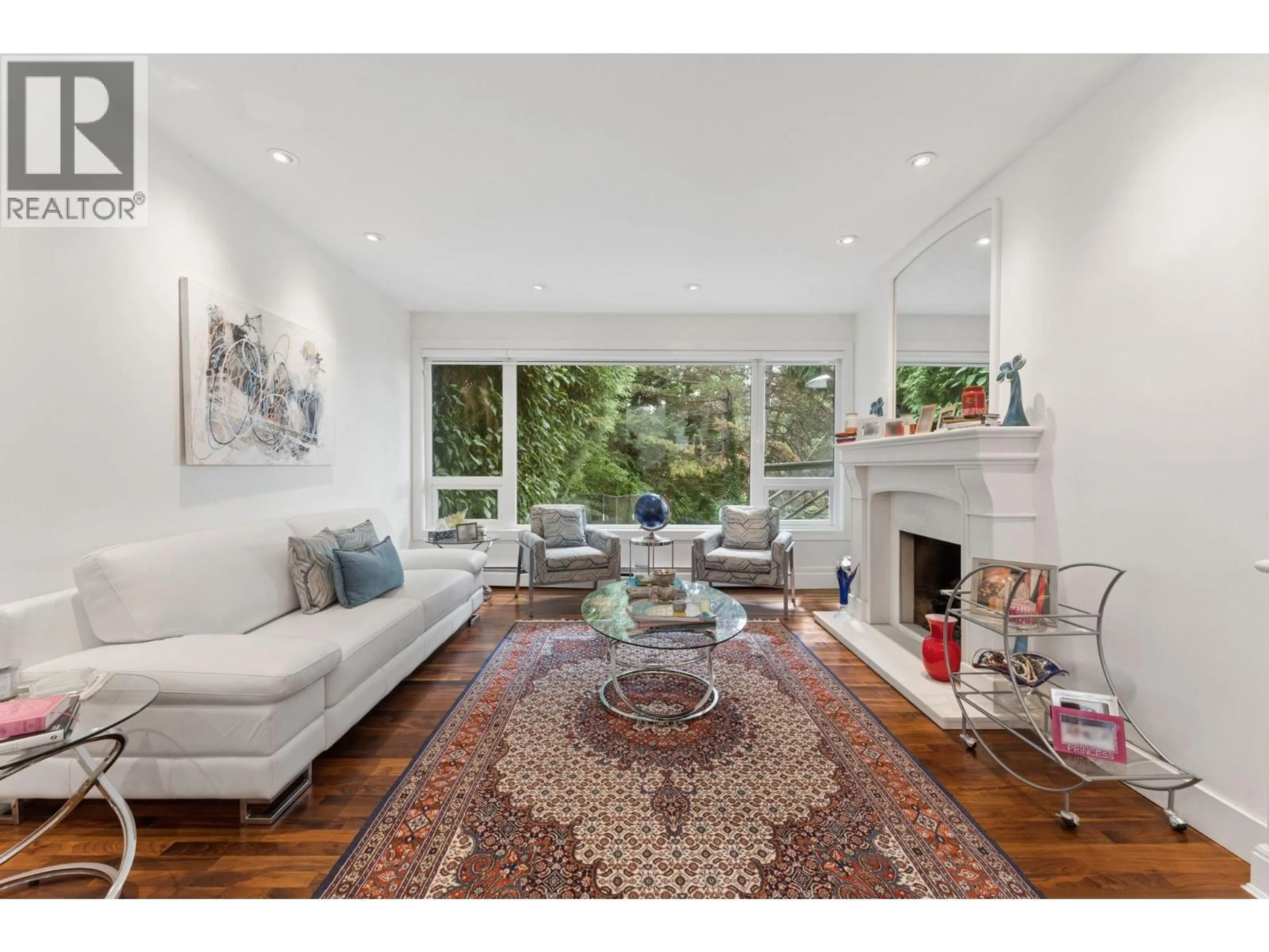 Living room with furniture, unknown for 4812 HEADLAND CLOSE, West Vancouver British Columbia V7W3C2