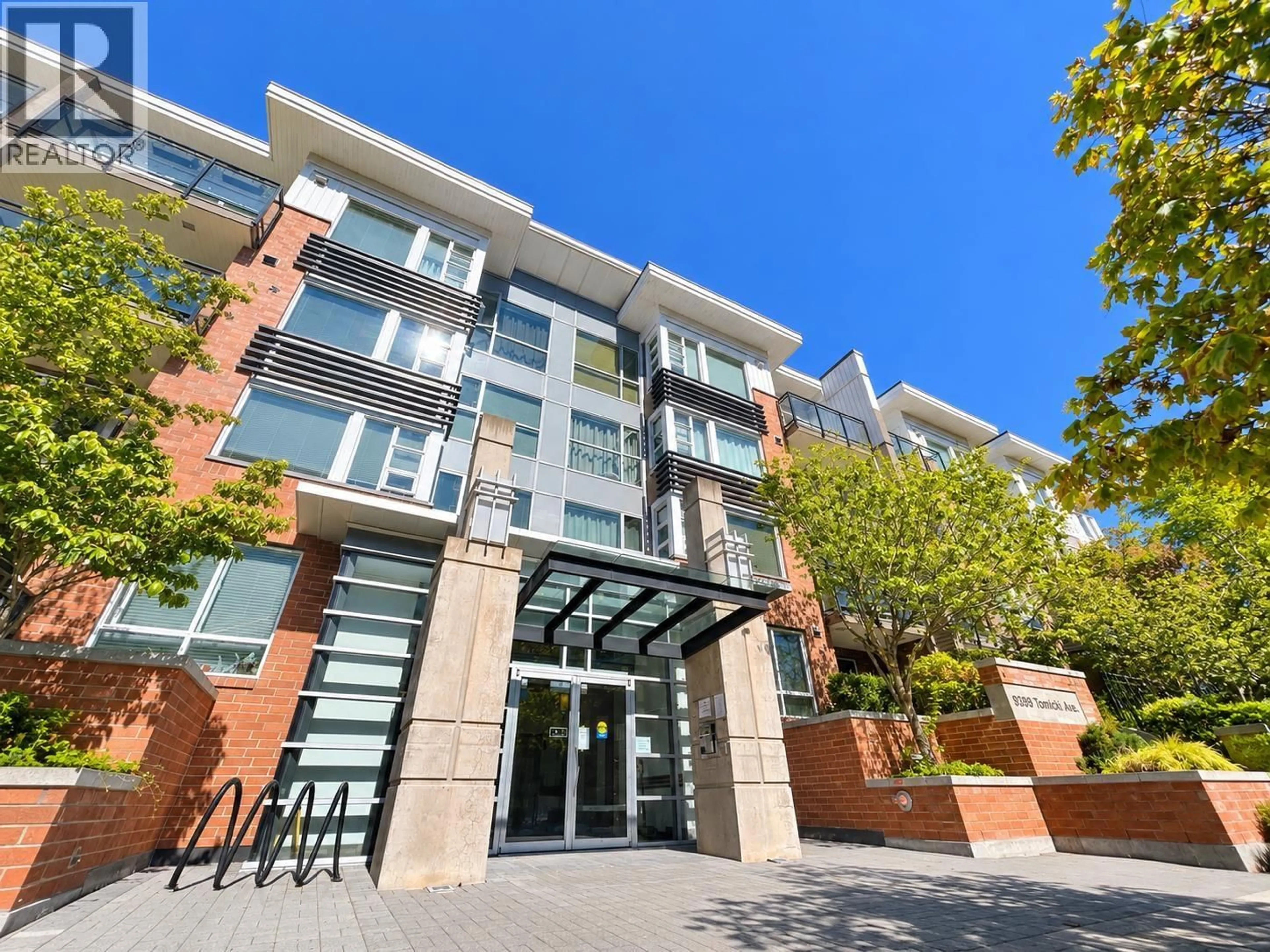 Indoor foyer for 218 - 9399 TOMICKI AVENUE, Richmond British Columbia V6X0H6
