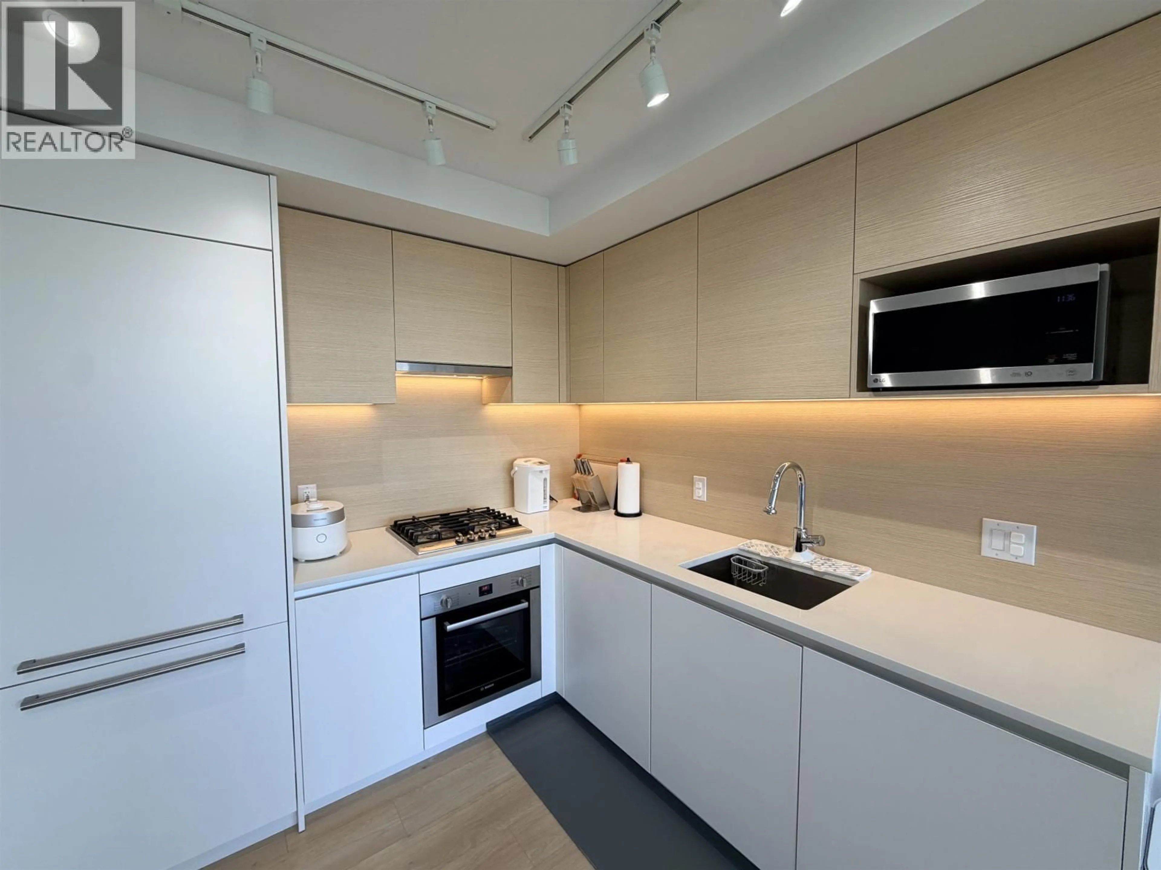 Standard kitchen, unknown for 1704 - 652 WHITING WAY, Coquitlam British Columbia V3J0K3