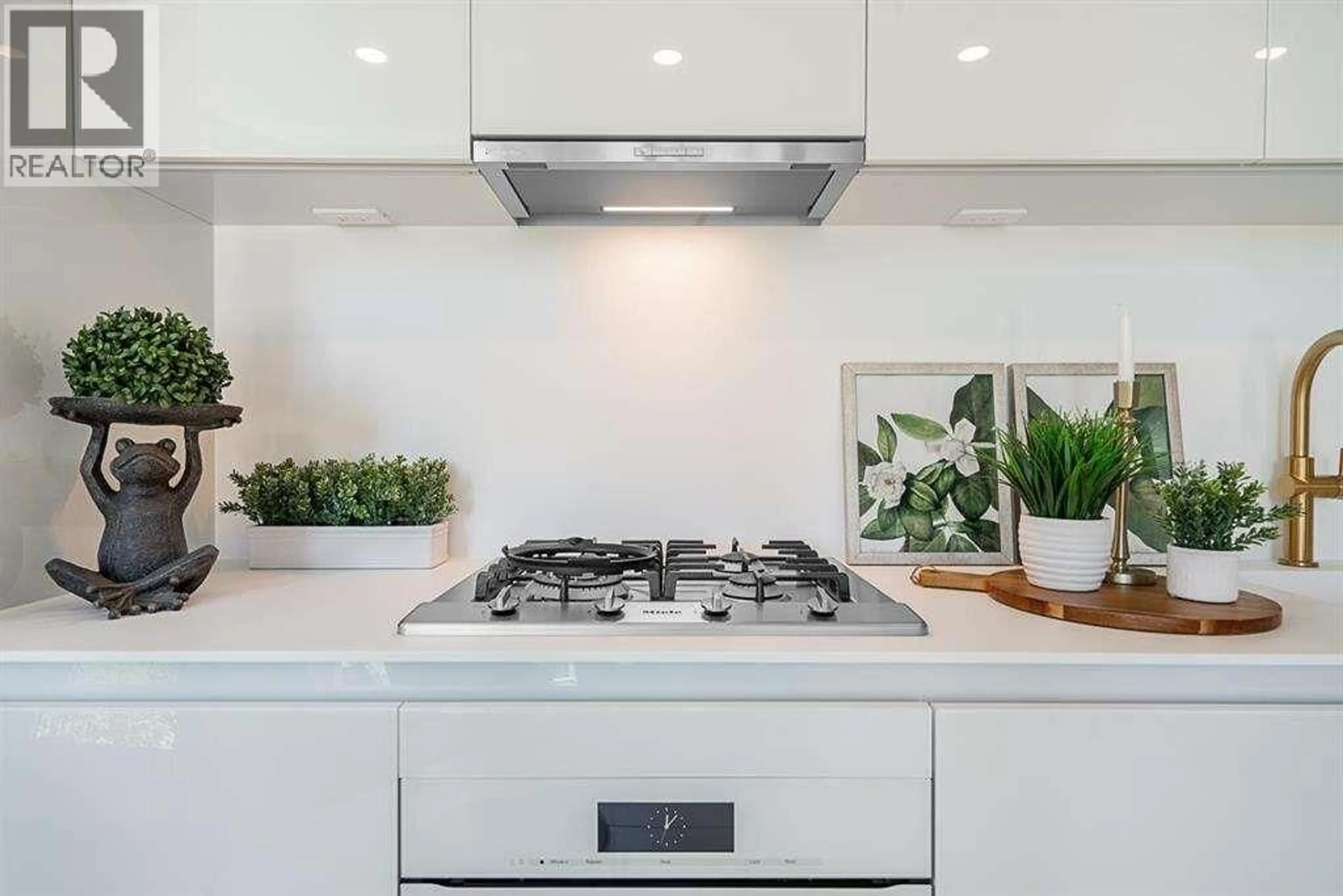 Contemporary kitchen, ceramic/tile floor for 703 - 1033 NELSON STREET, Vancouver British Columbia V6E0E5