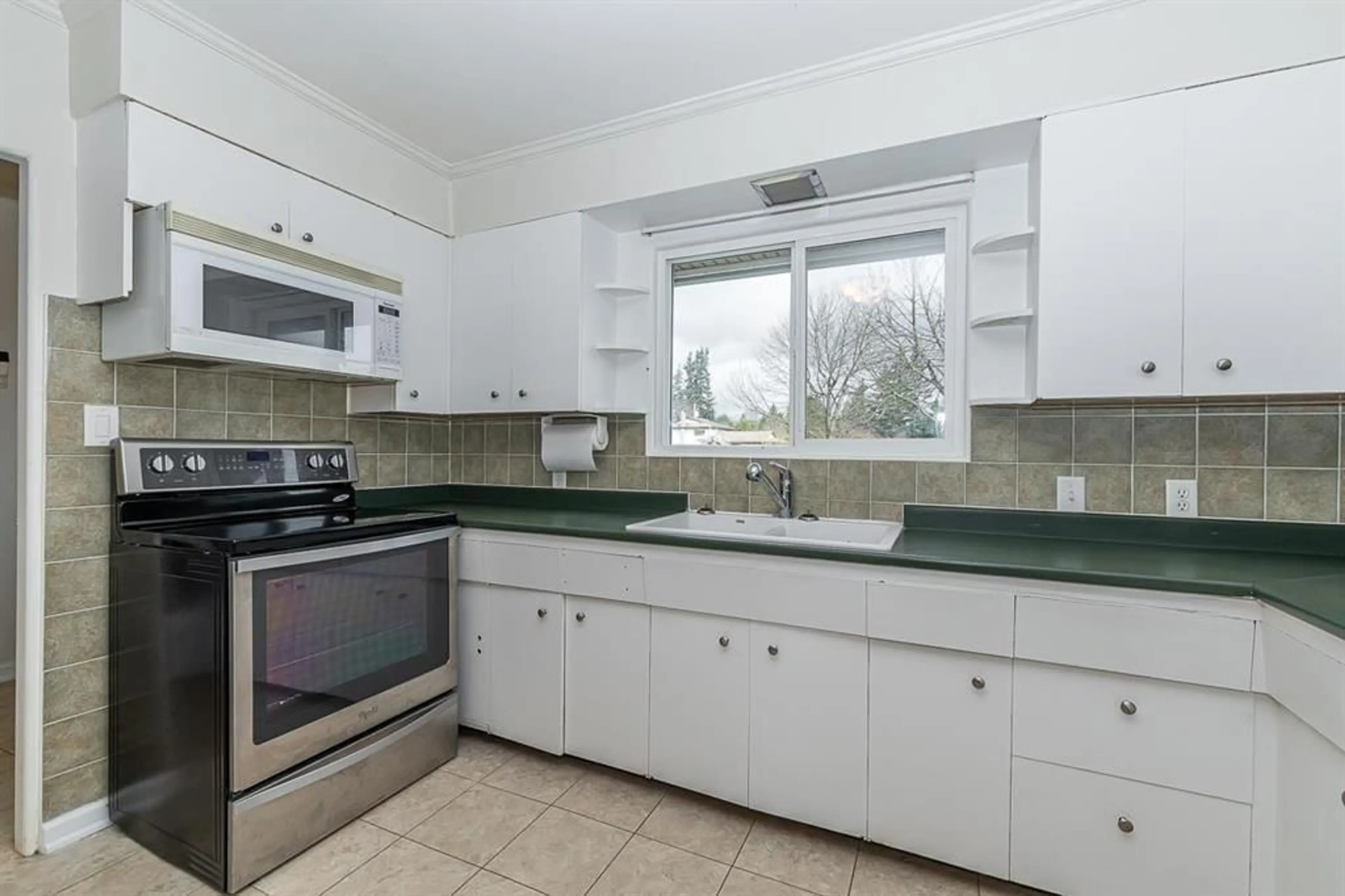 Standard kitchen, unknown for 46615 FRASER AVENUE, Chilliwack British Columbia V2P2L1