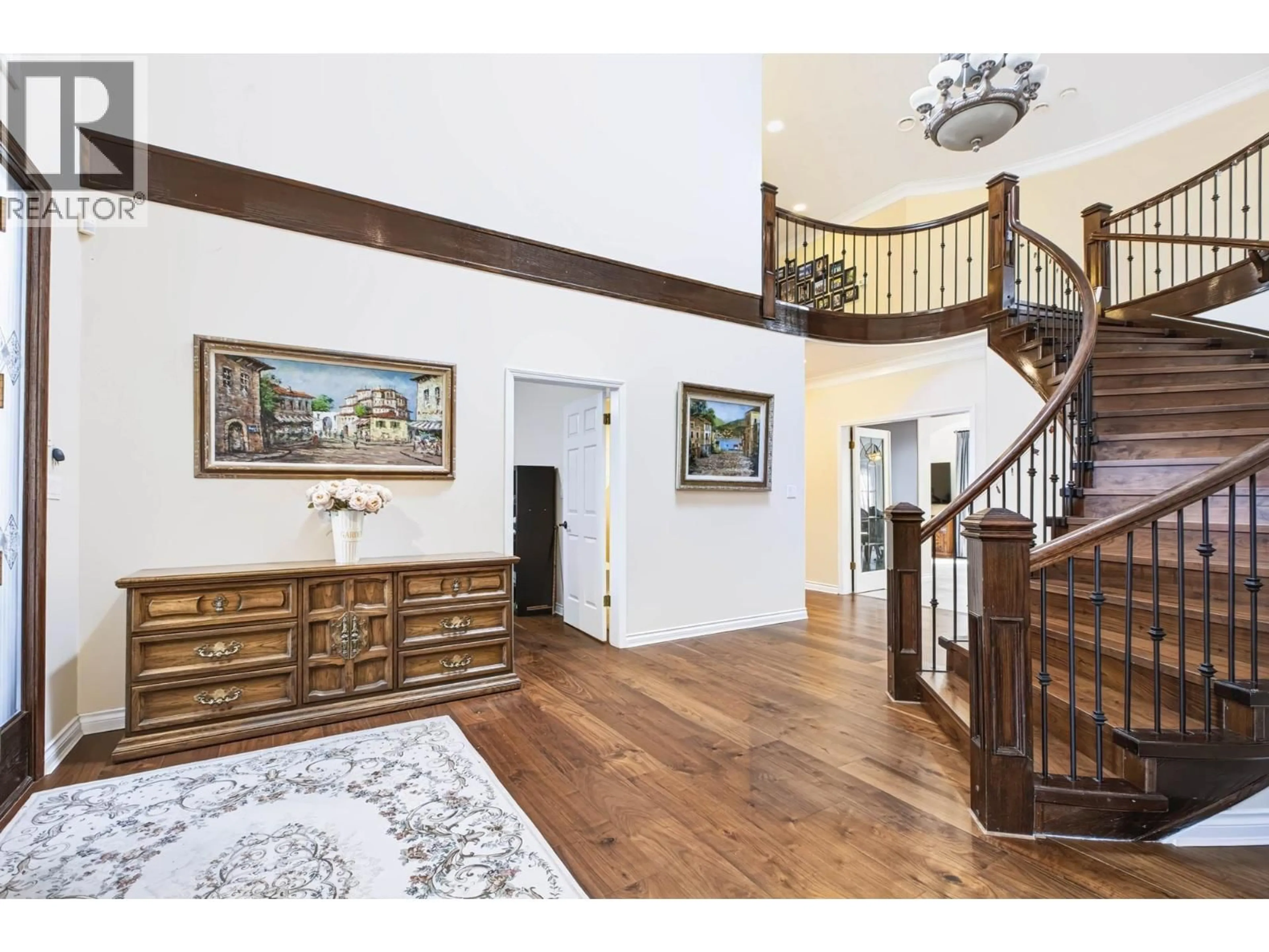 Indoor foyer for 9940 BATES ROAD, Richmond British Columbia V7A1E4