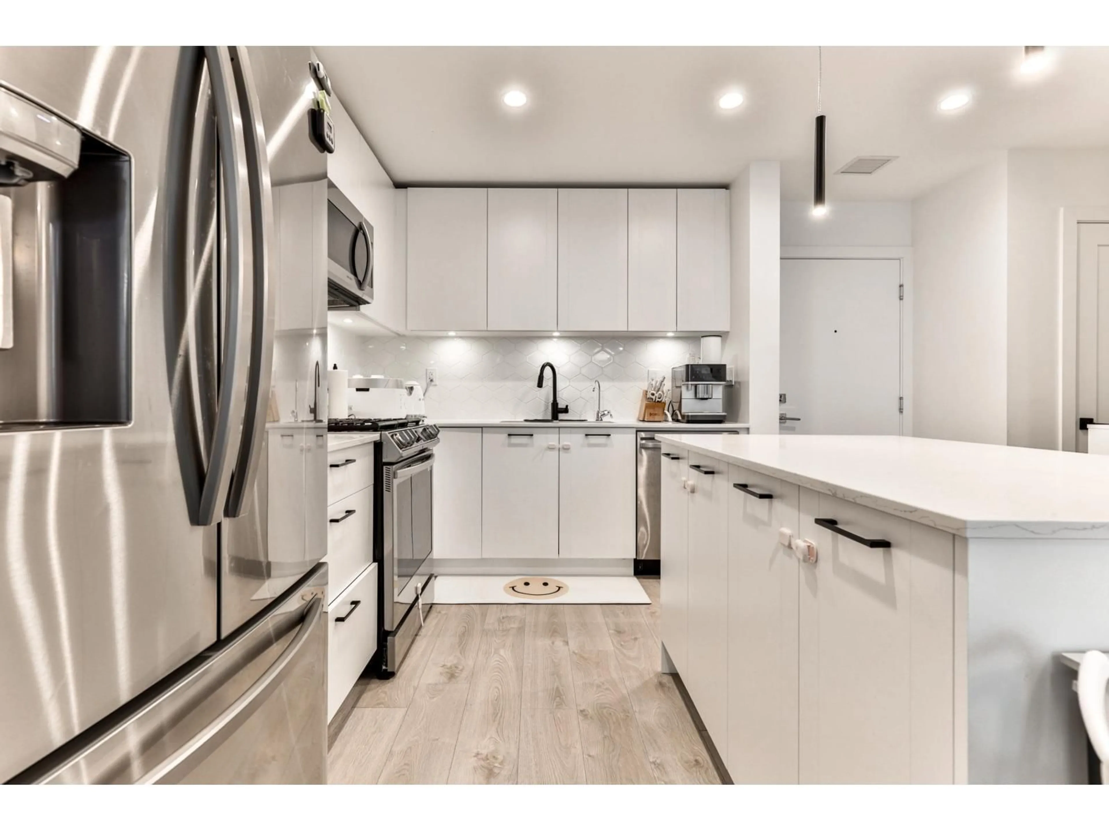Contemporary kitchen, unknown for 305 - 20019 83A AVENUE, Langley British Columbia V2Y5K6