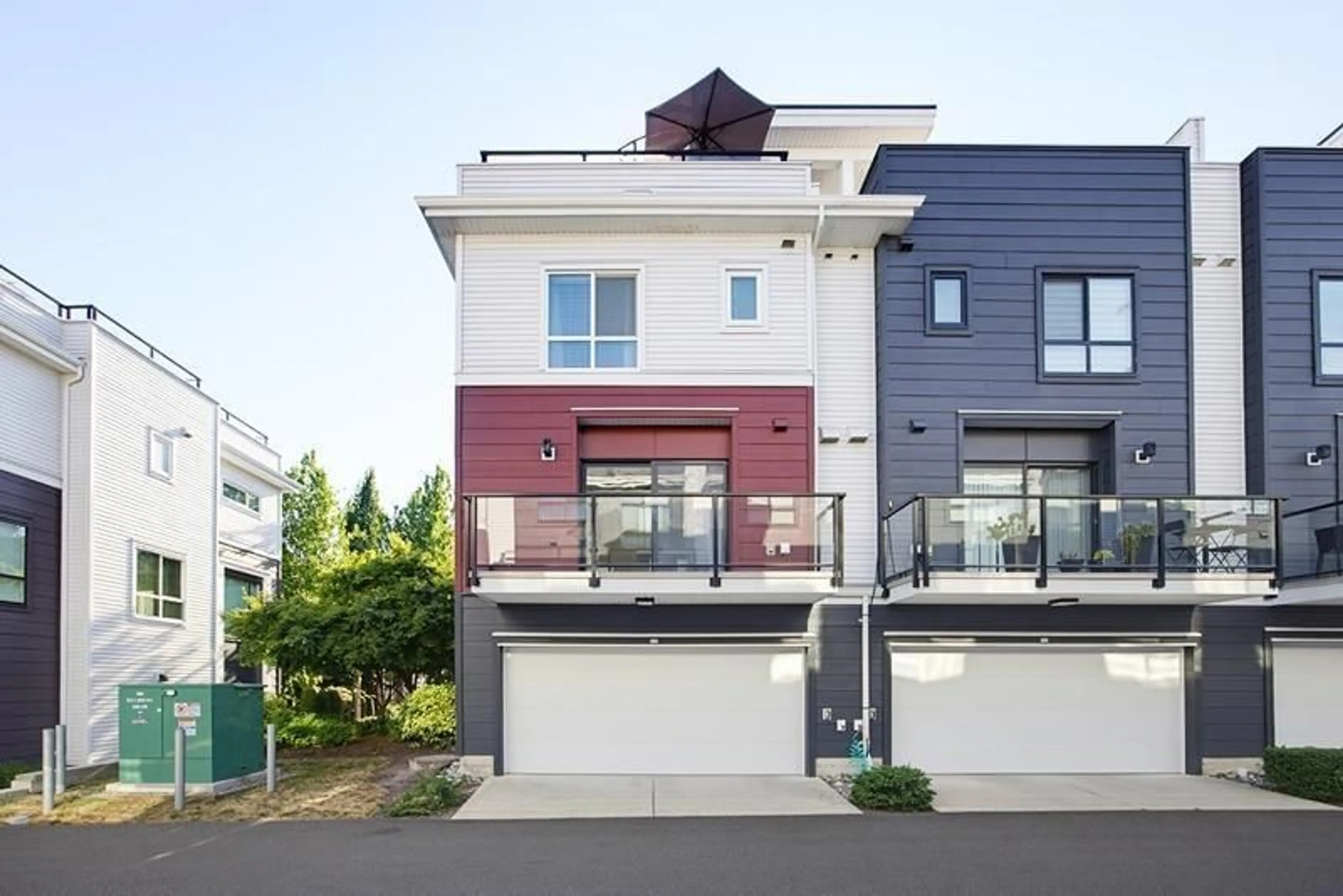 Home with brick exterior material, street for 190 - 2277 OAK MEADOWS DRIVE, Surrey British Columbia V3Z0W6