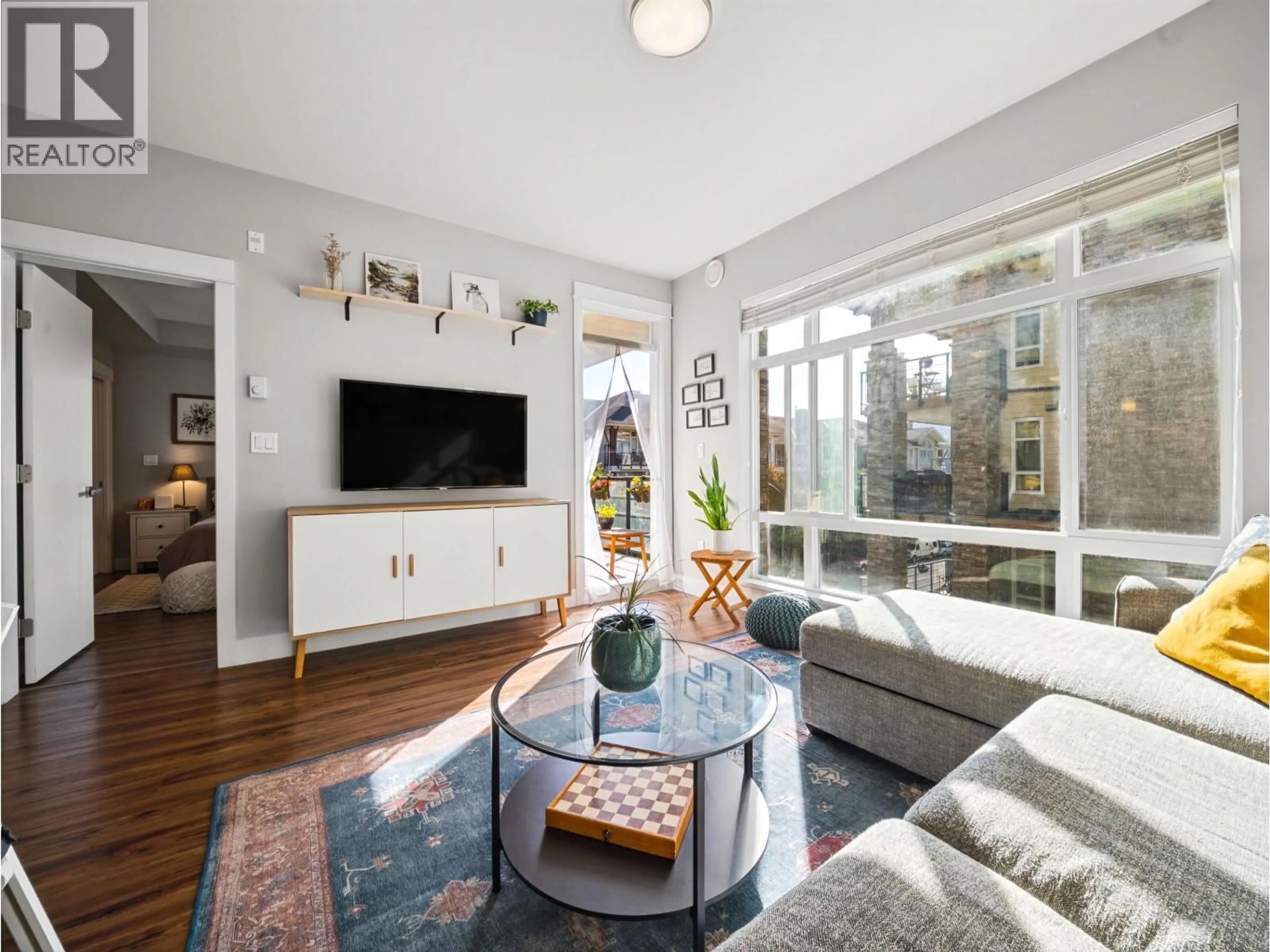 Living room with furniture, unknown for 301 - 2465 WILSON AVENUE, Port Coquitlam British Columbia V3C0E6