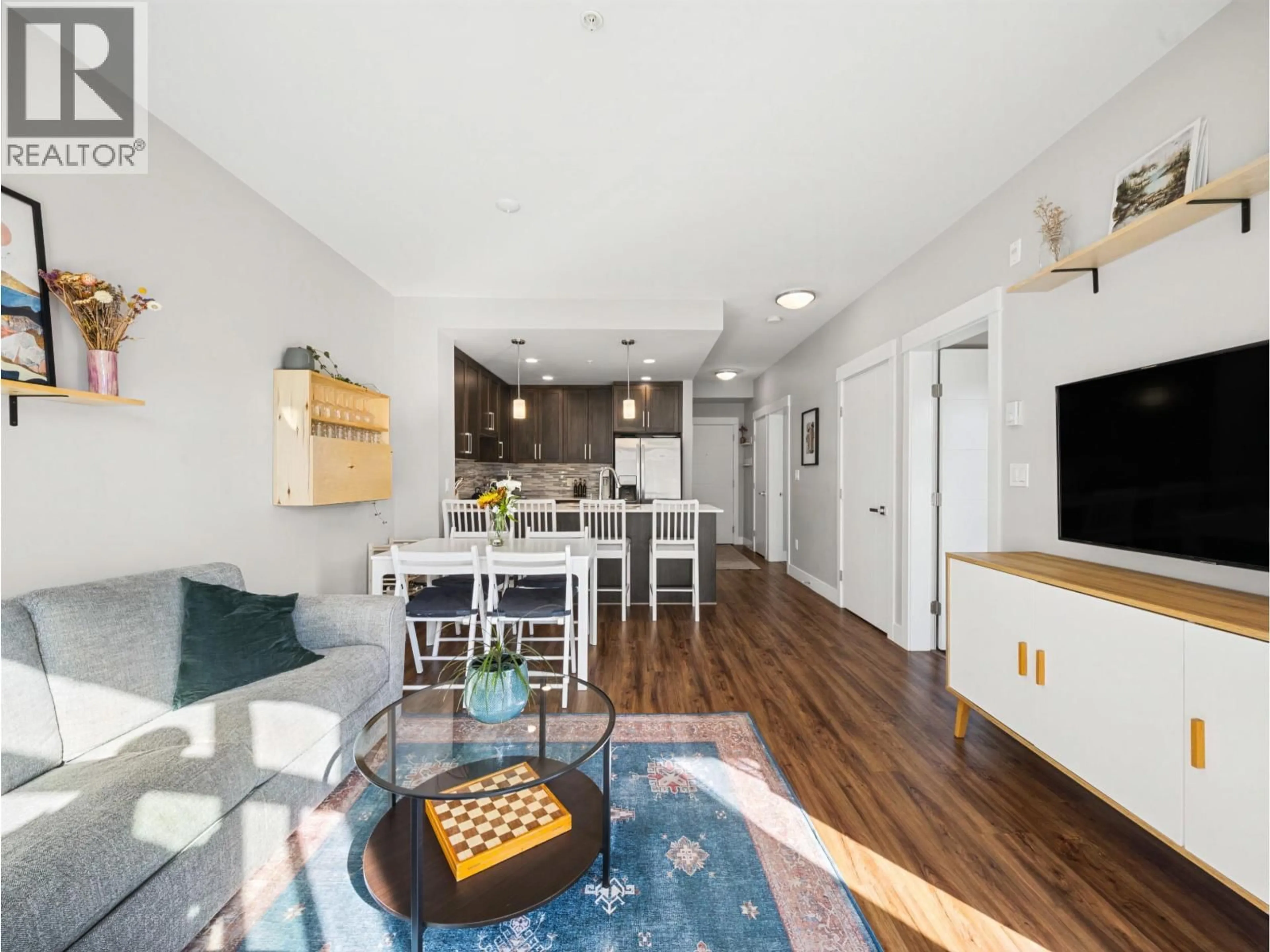 Living room with furniture, unknown for 301 - 2465 WILSON AVENUE, Port Coquitlam British Columbia V3C0E6