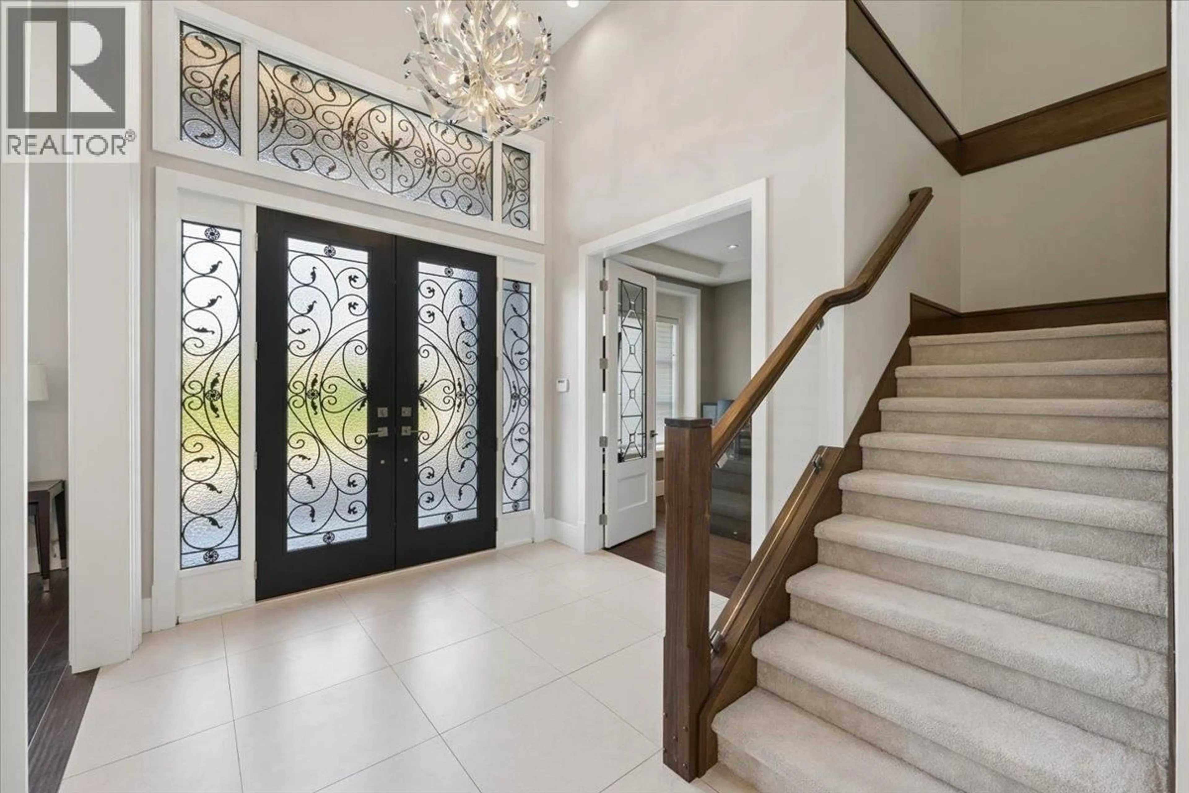 Indoor foyer for 7200 CAVELIER COURT, Richmond British Columbia V7C4J8