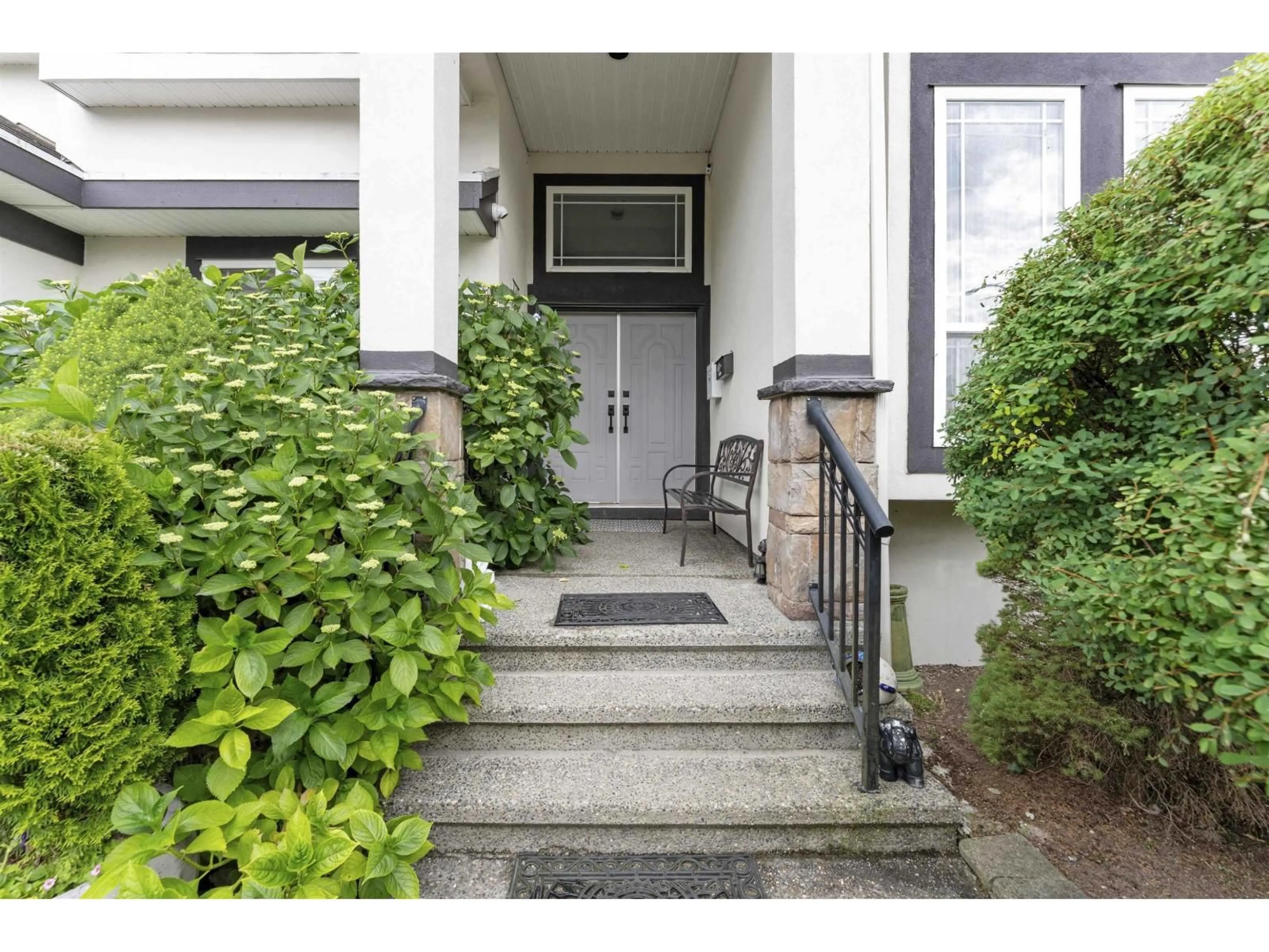 Indoor entryway for 6160 127 STREET, Surrey British Columbia V3X3M6