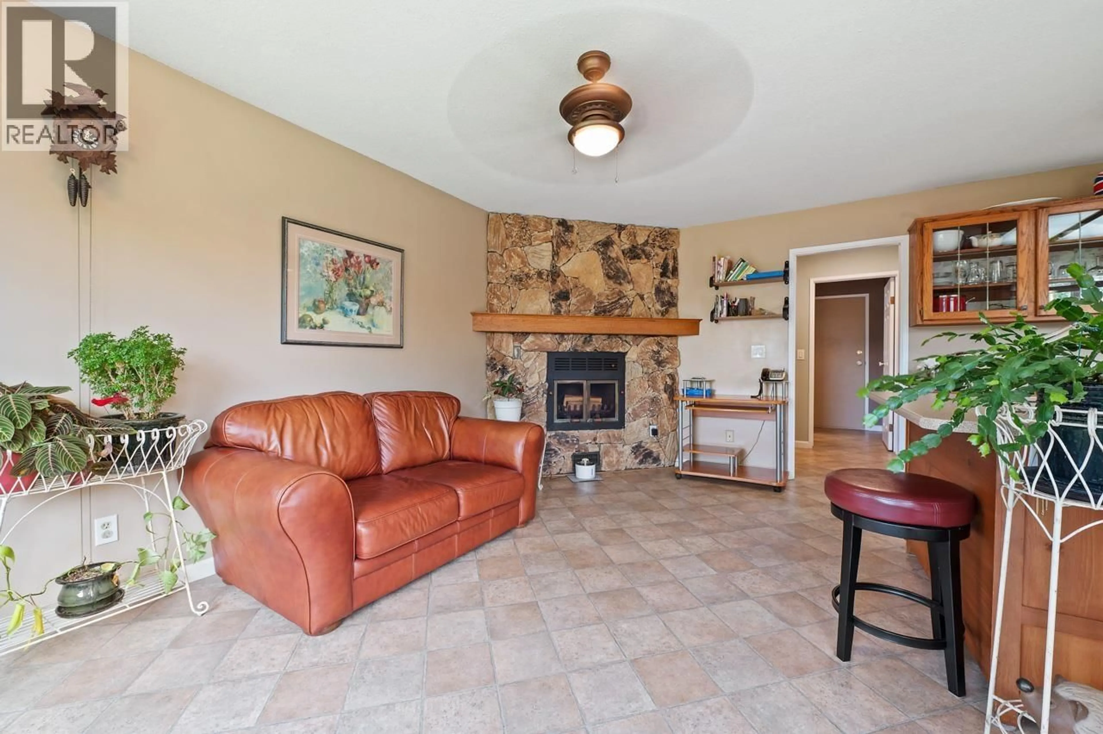 Living room with furniture, ceramic/tile floor for 11523 BONSON ROAD, Pitt Meadows British Columbia V3Y1P7